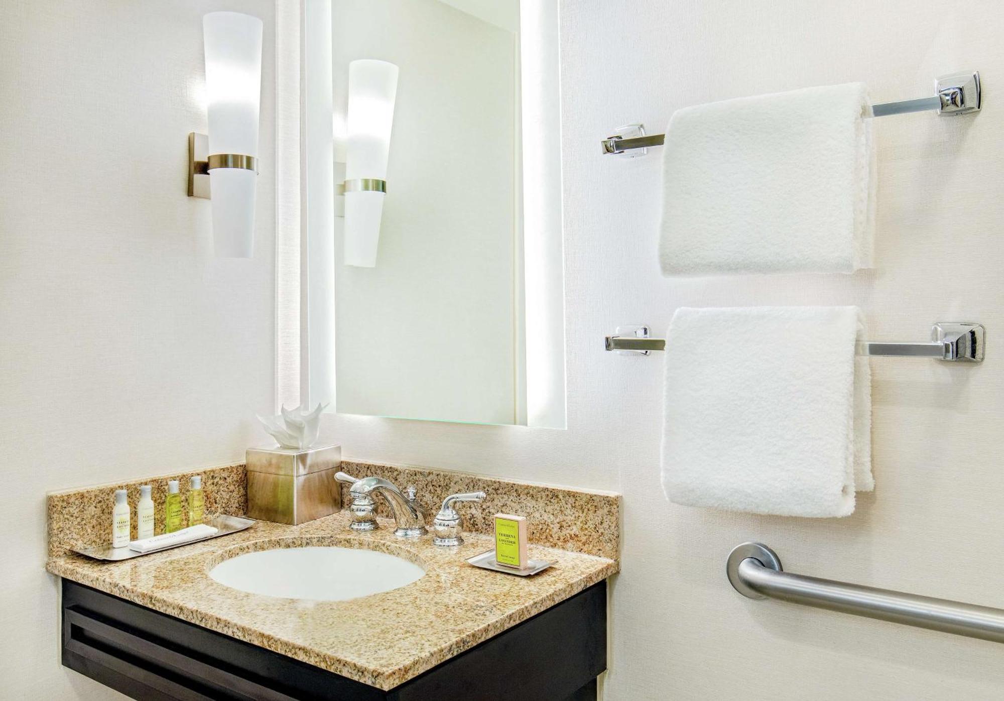 King Room Accessible Tub Mobility Access or Non-Smoking