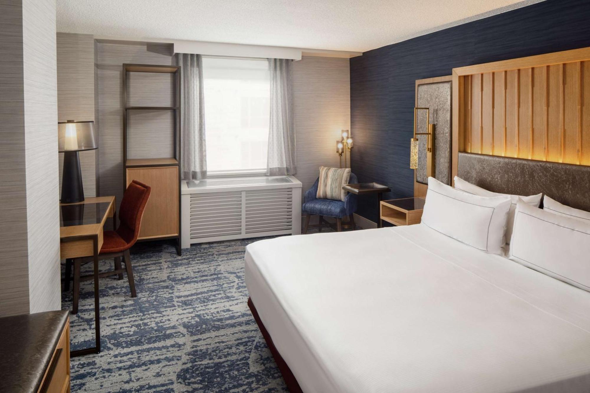 King Room with Mobility Accessible Tub