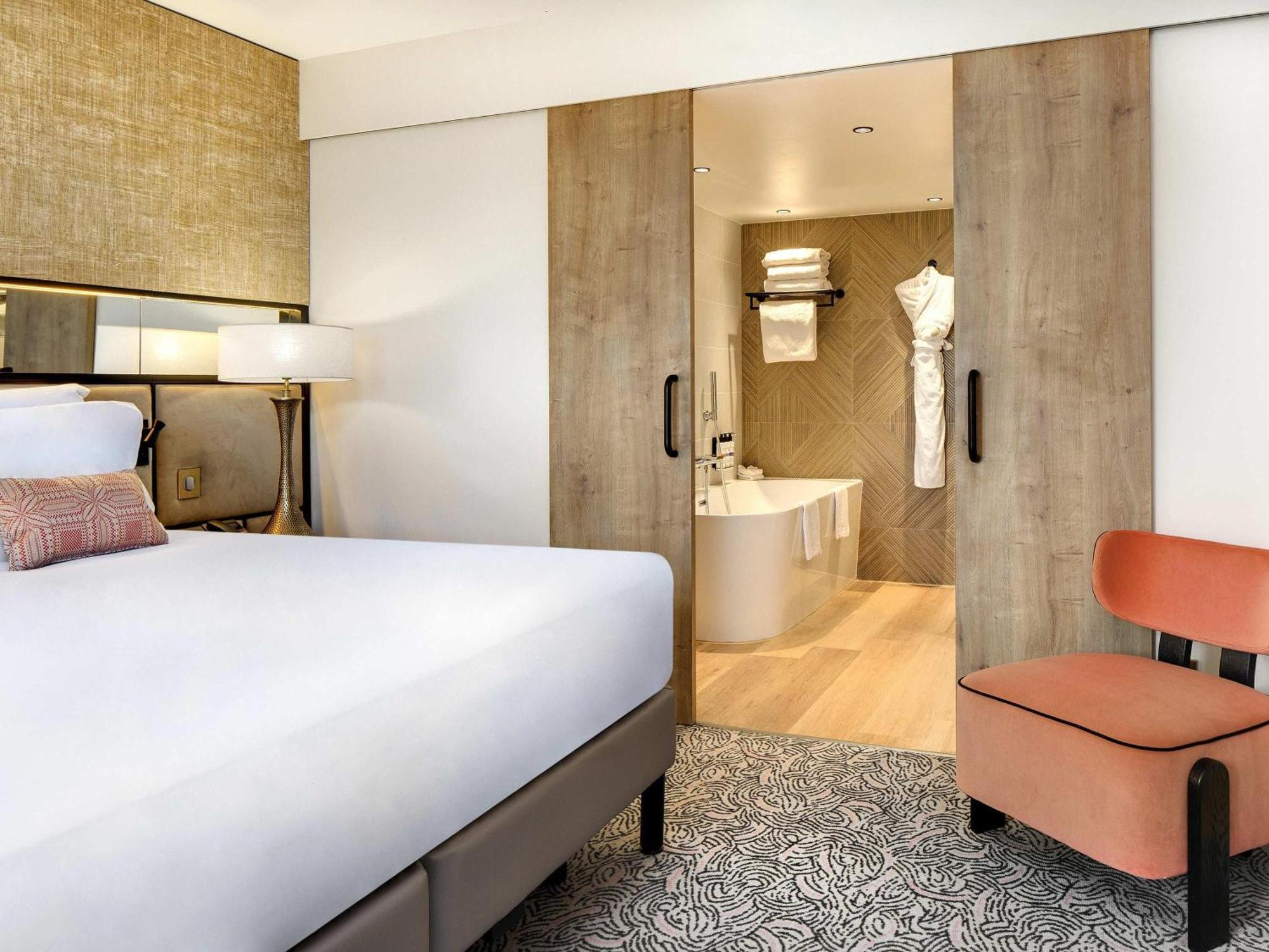 Deluxe King Suite with Sofa Bed,1706775426:JPEG