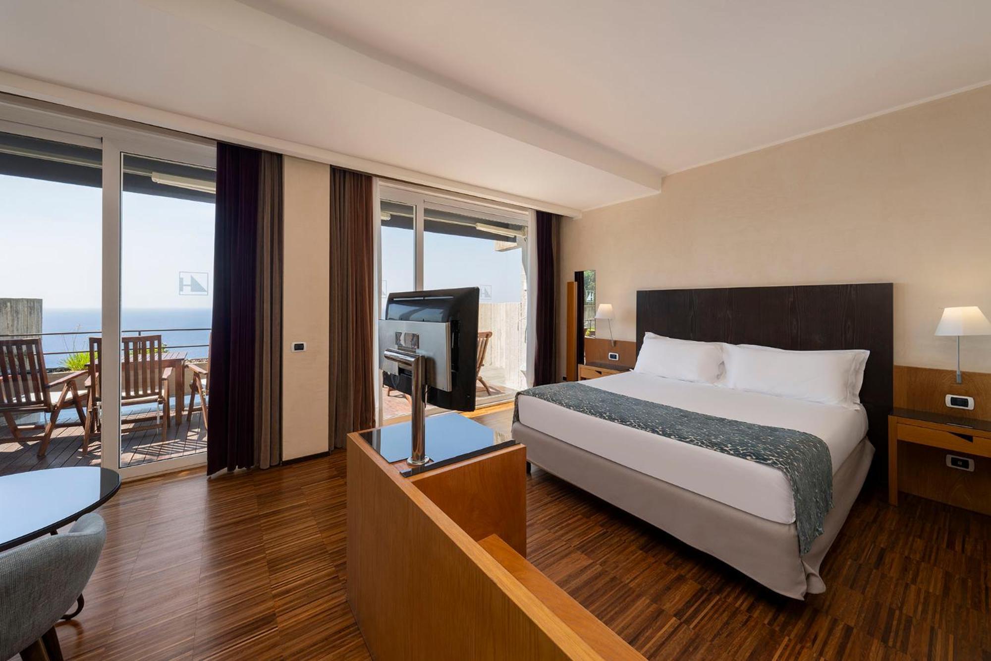 Junior Suite with Terrace and Premium Sea View,1706782319:JPEG