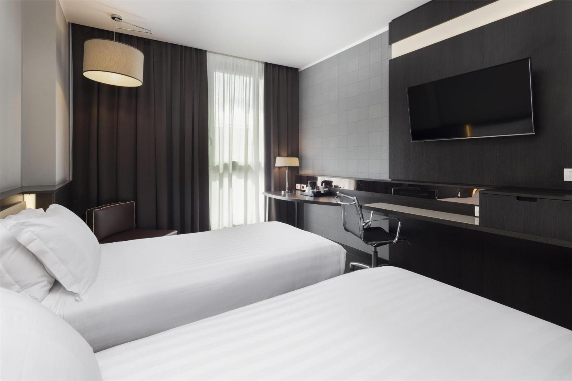 Standard Double Room Two Single Beds Non-Smoking