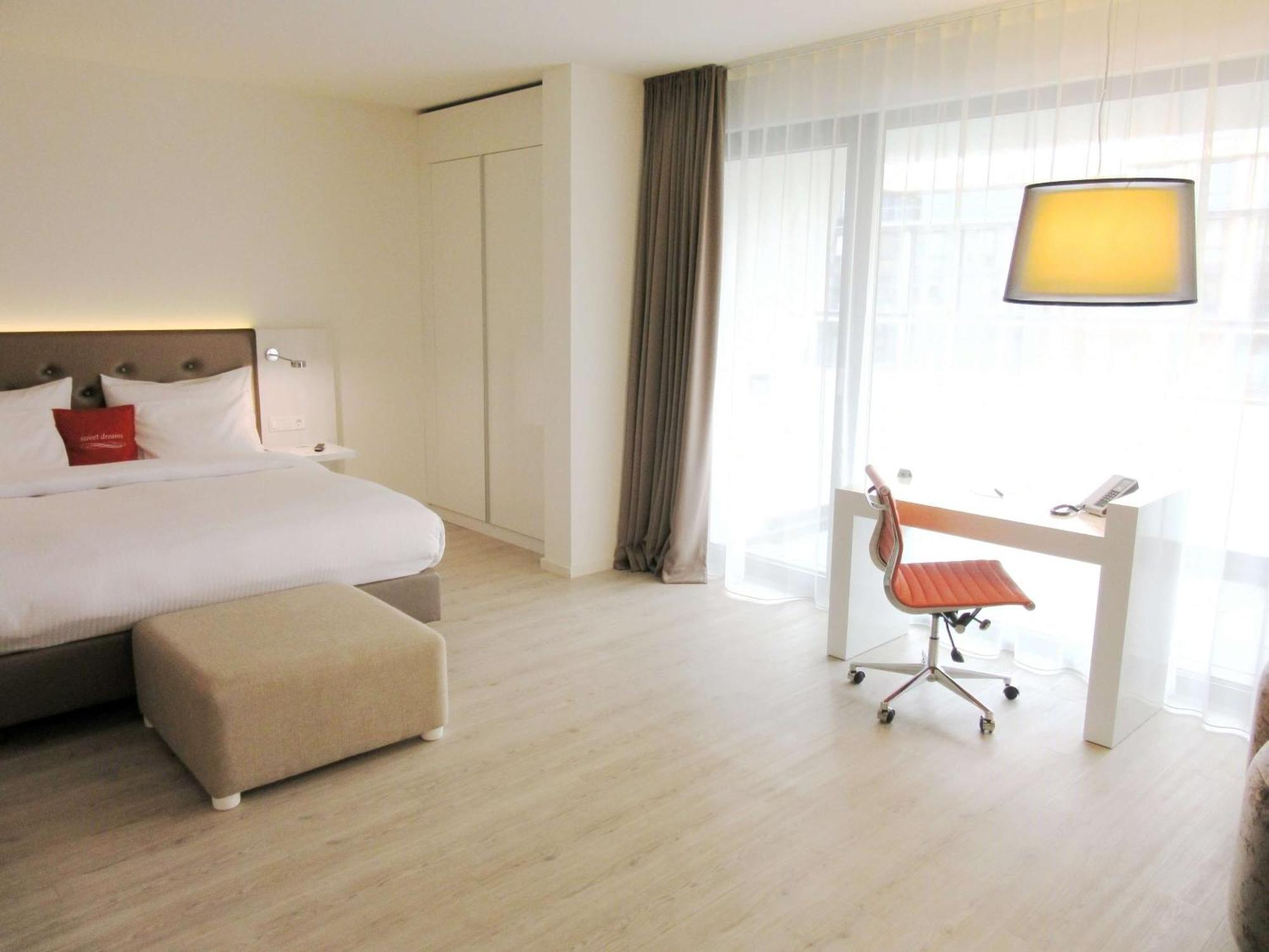 Studio,1706844917:JPEG