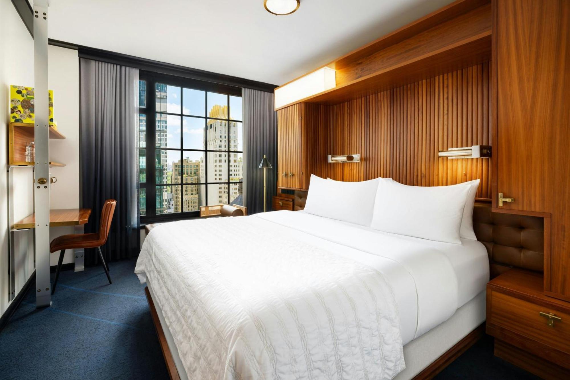 Deluxe King Room City View High Floor
