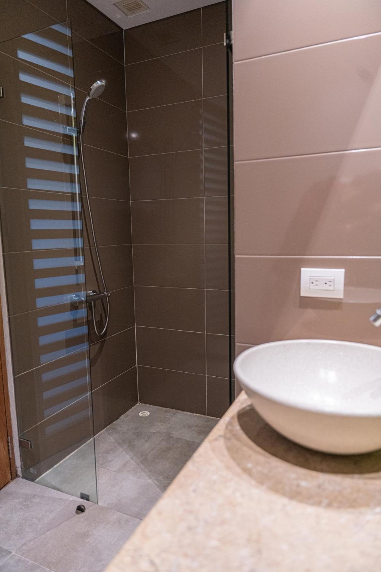 Twin Room,1706853526:JPEG