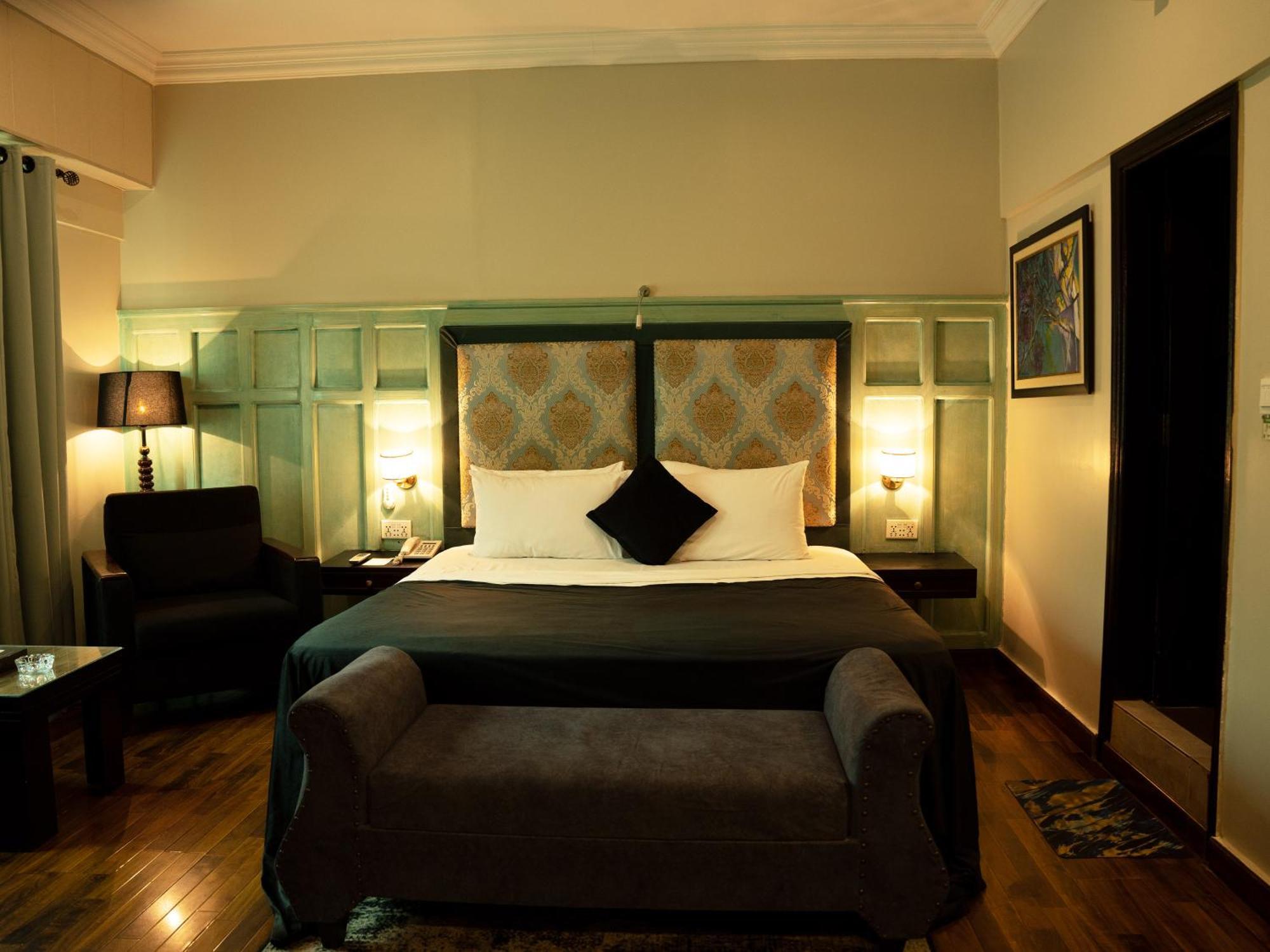 Deluxe King Suite
