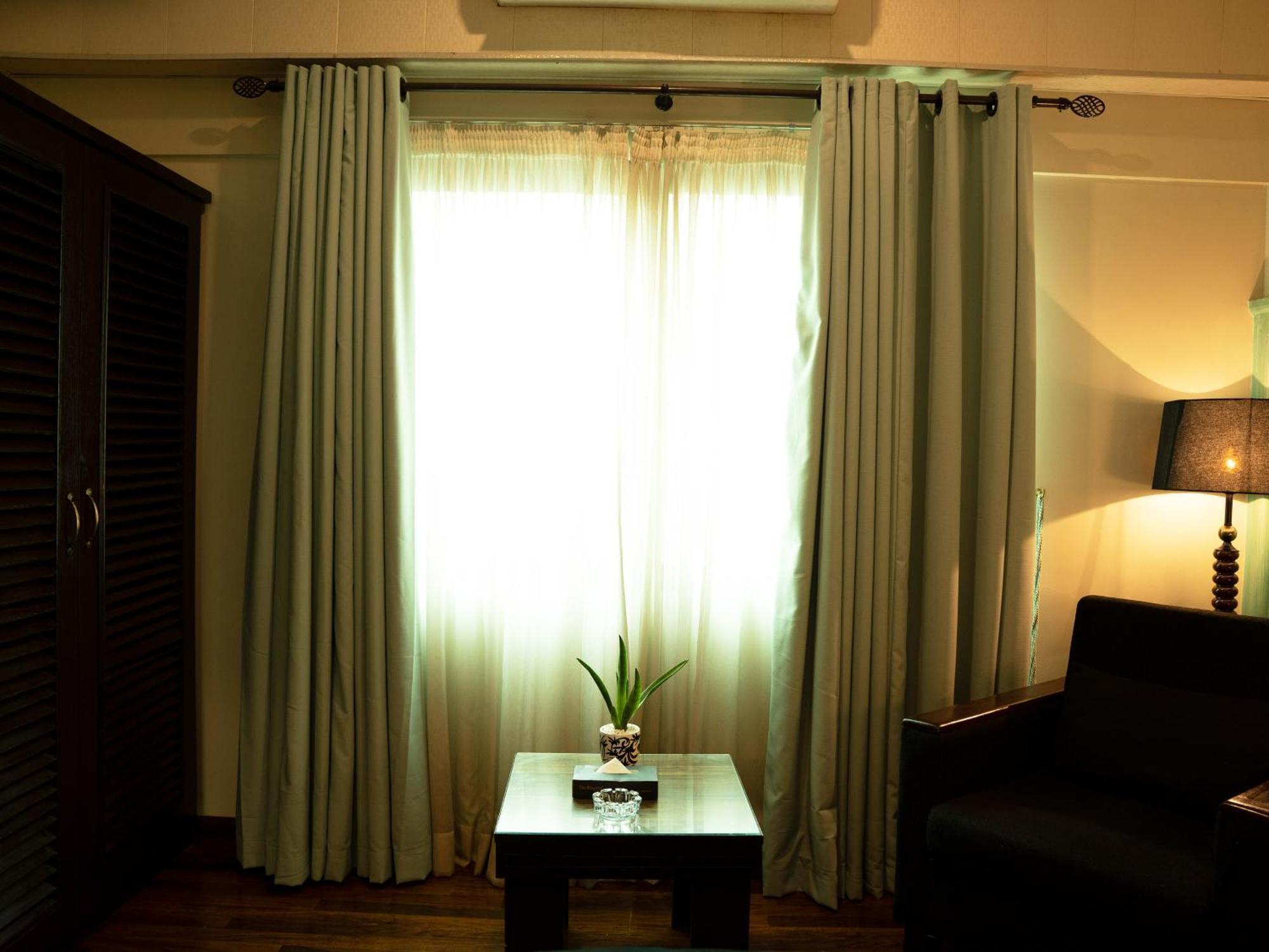 Deluxe King Suite