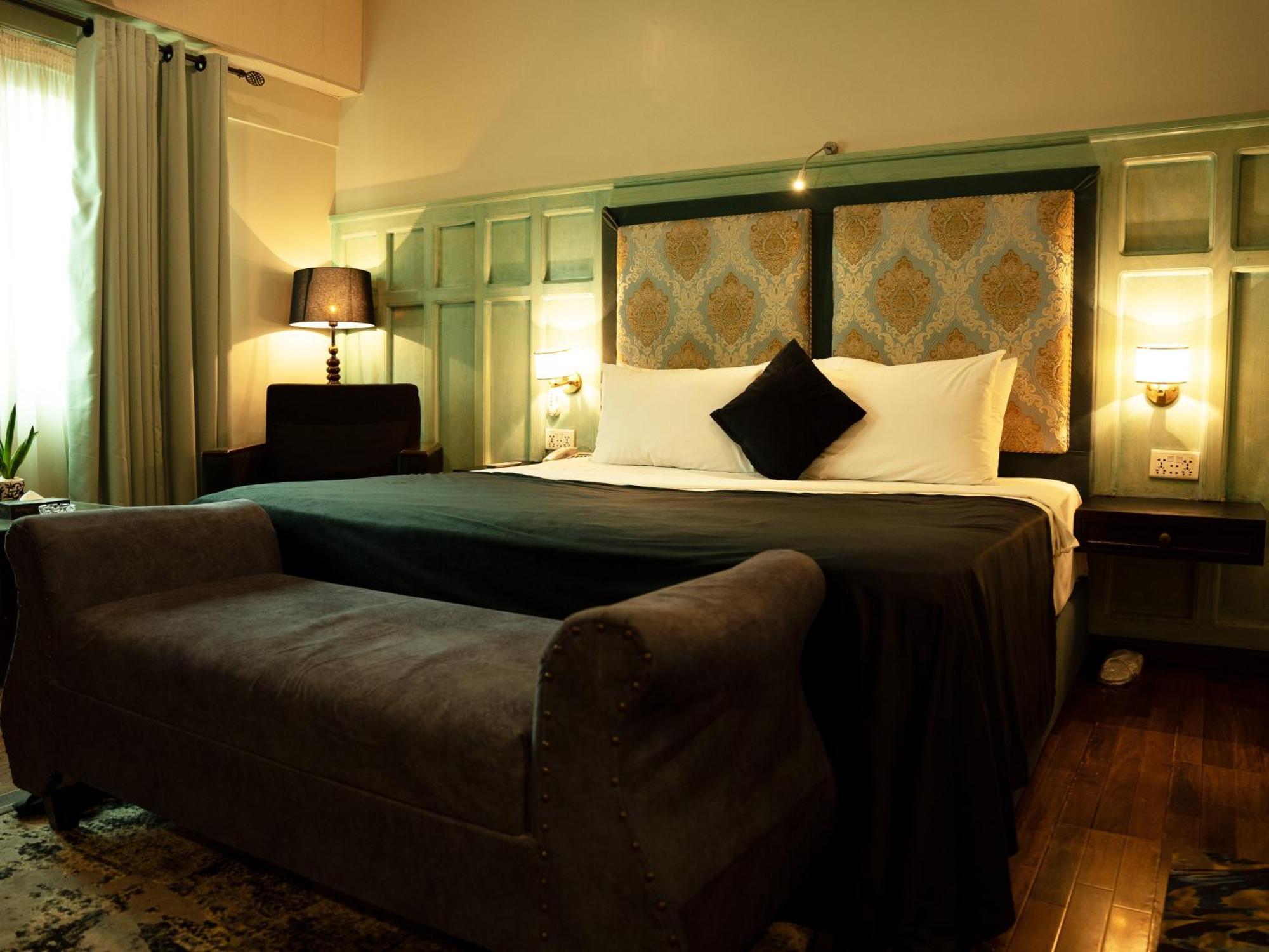 Deluxe King Suite