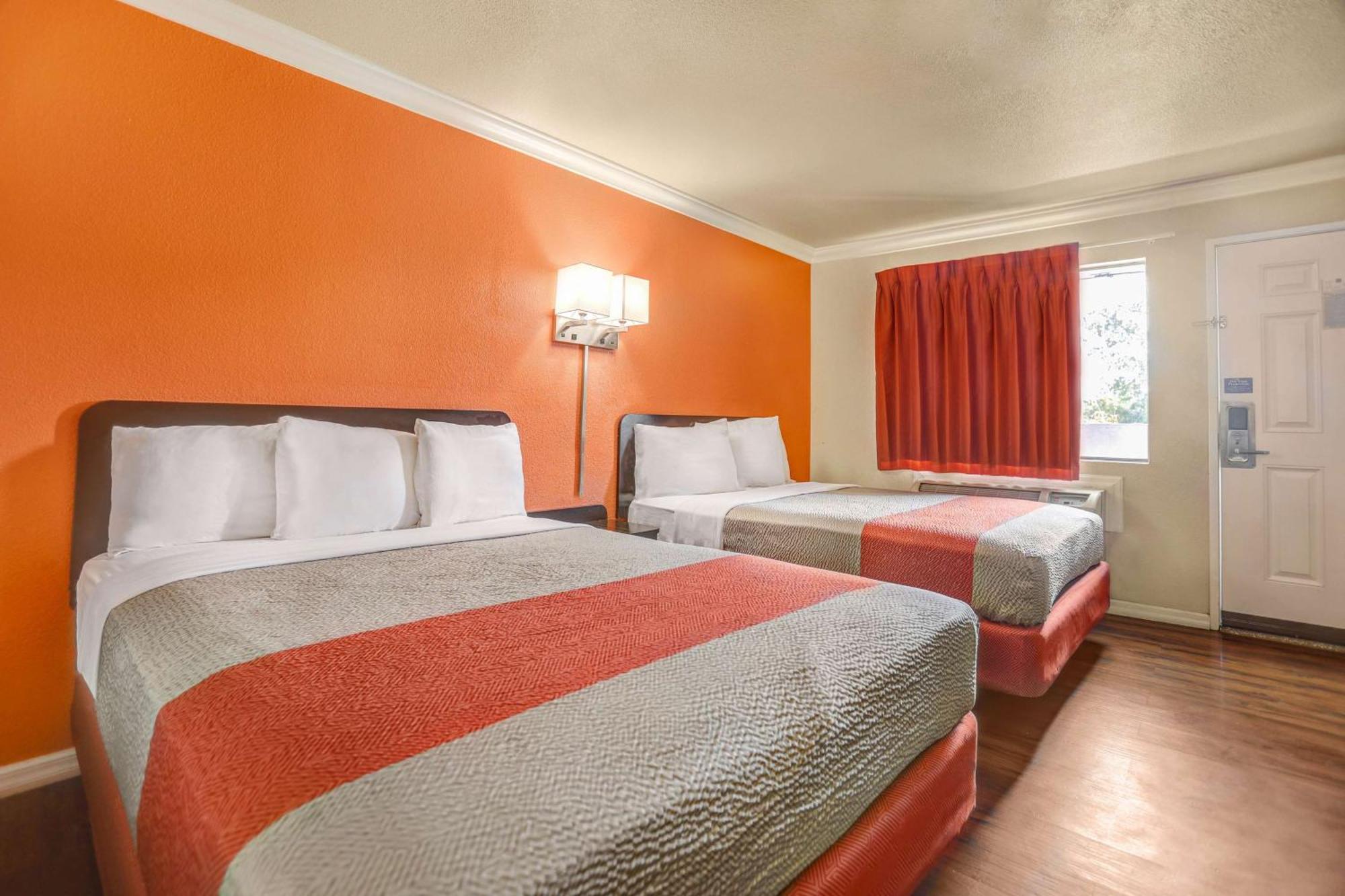 Deluxe Queen Room Two Queen Beds Non-Smoking