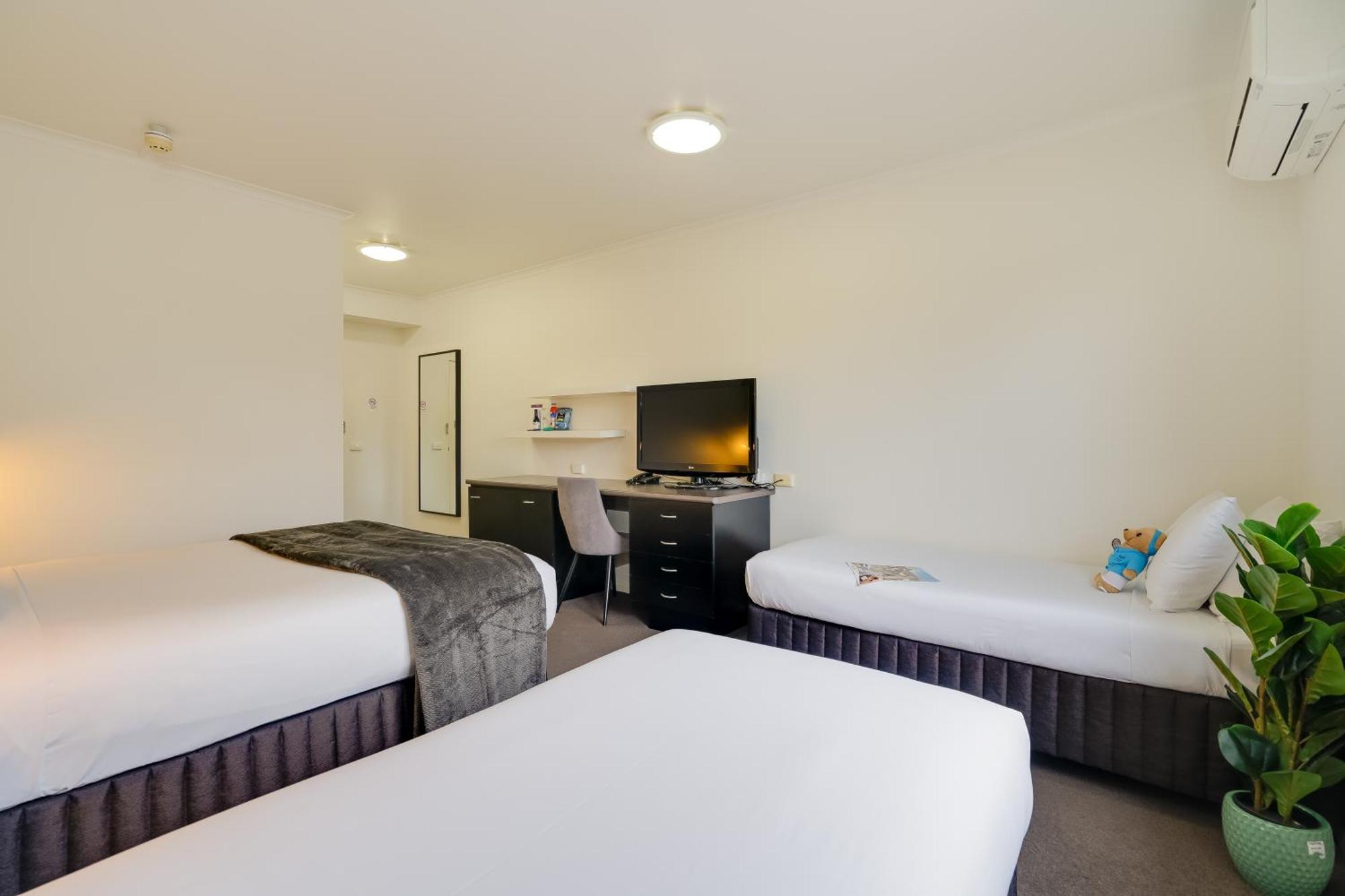 Superior Room Queen Twin Beds
