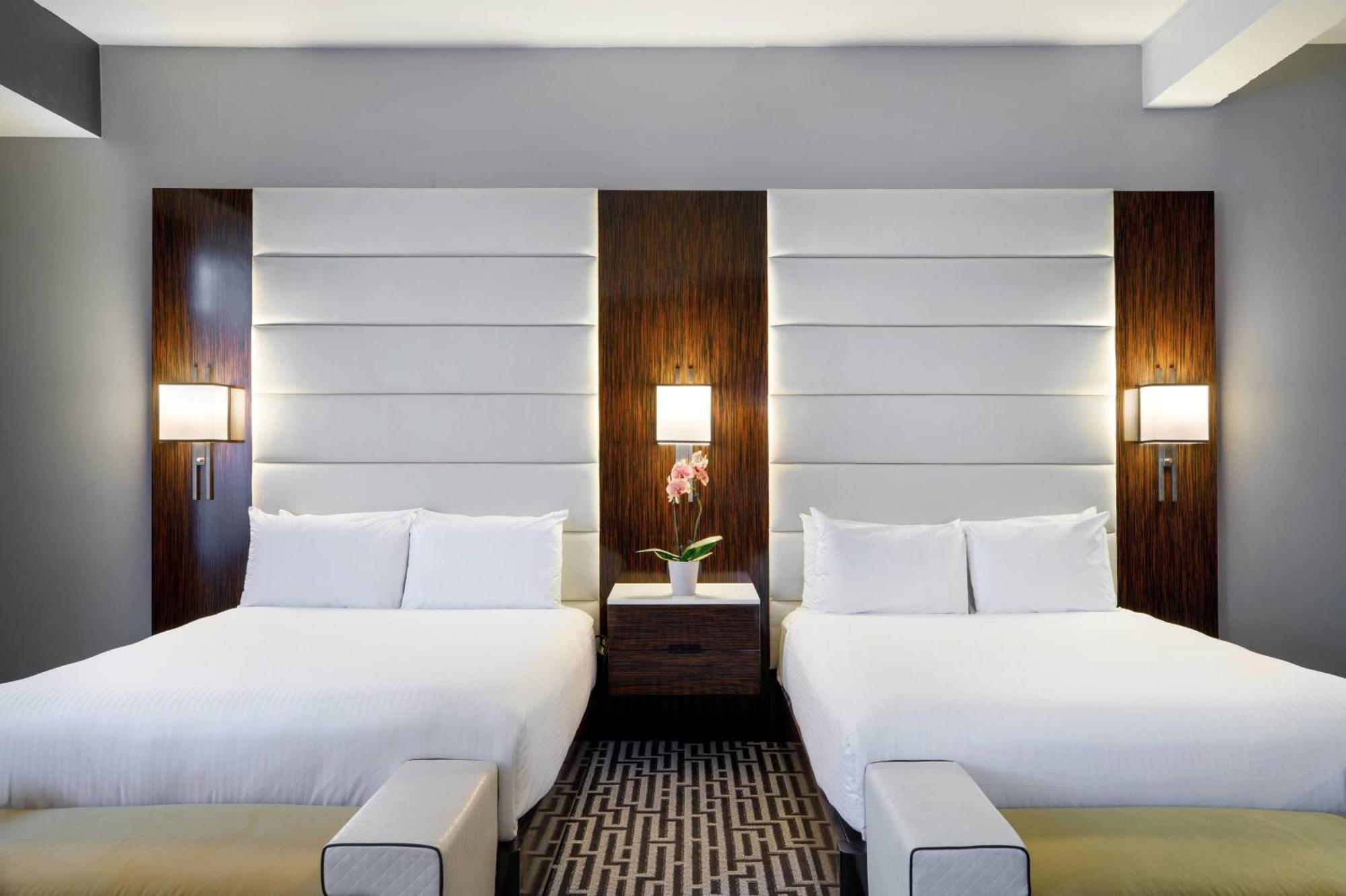 Guest room 2 Queen City view