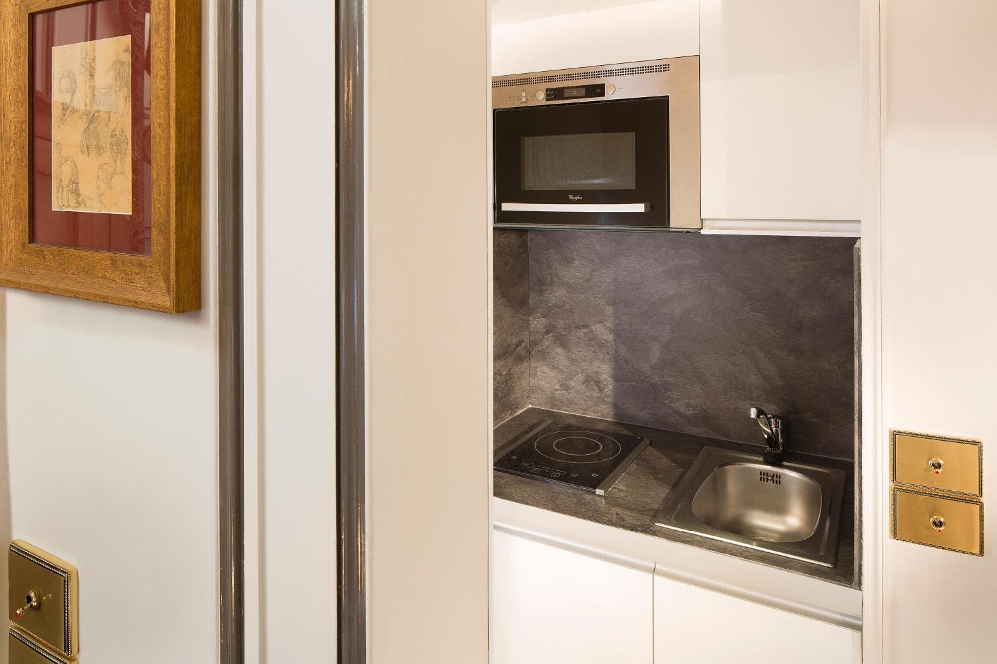 Room Elegance Double or Twin