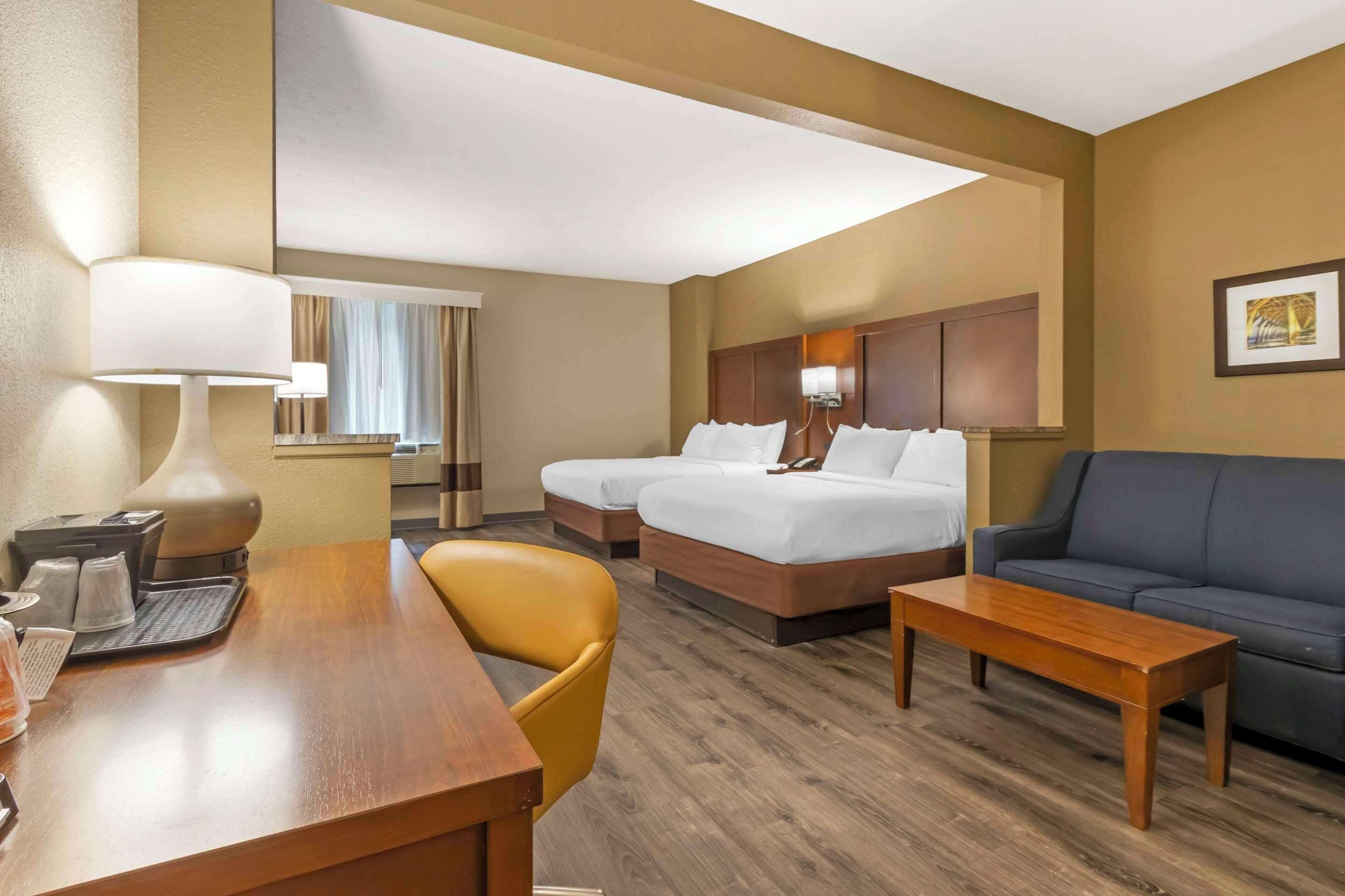 Queen Suite Two Queen Beds Non-Smoking