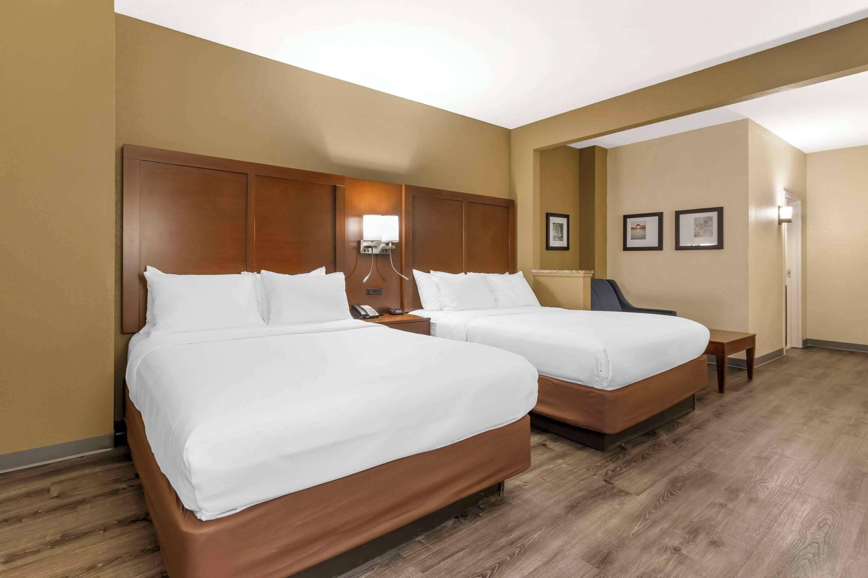 Queen Suite Two Queen Beds Non-Smoking
