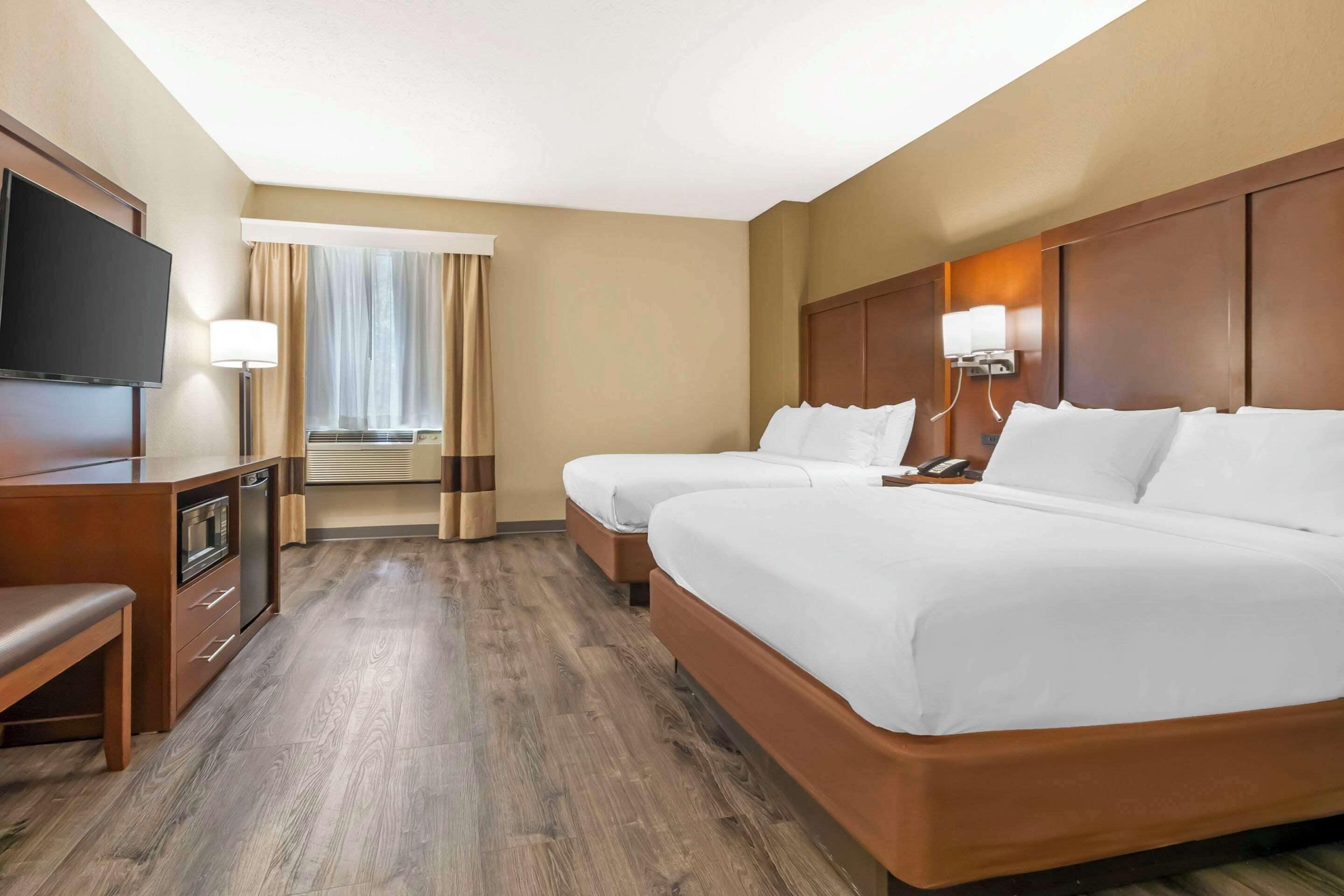 Queen Suite Two Queen Beds Non-Smoking