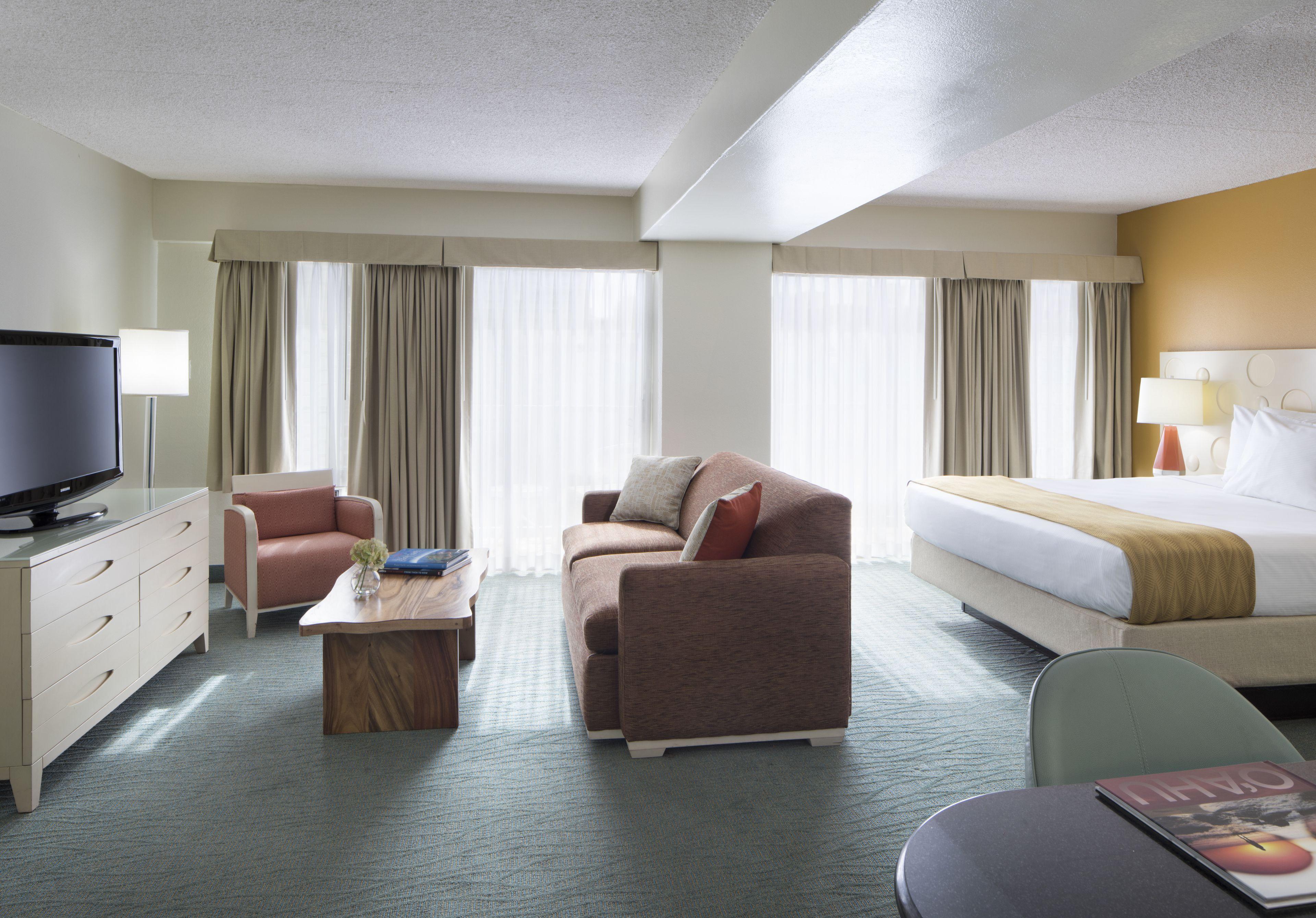 Coconut Waikiki Executive Suite