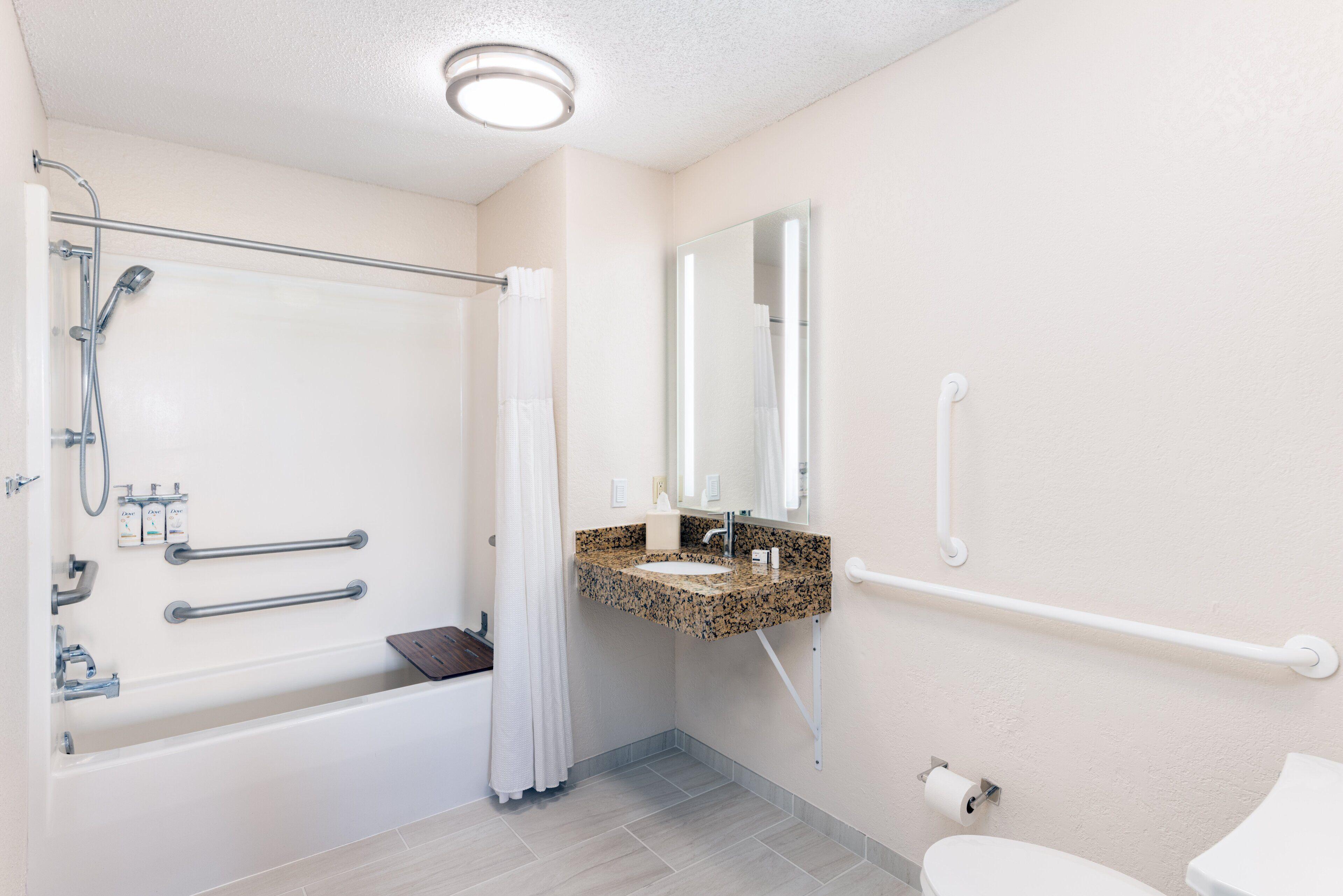 Queen Room Bath Tub Mobility Accessible Non-Smoking