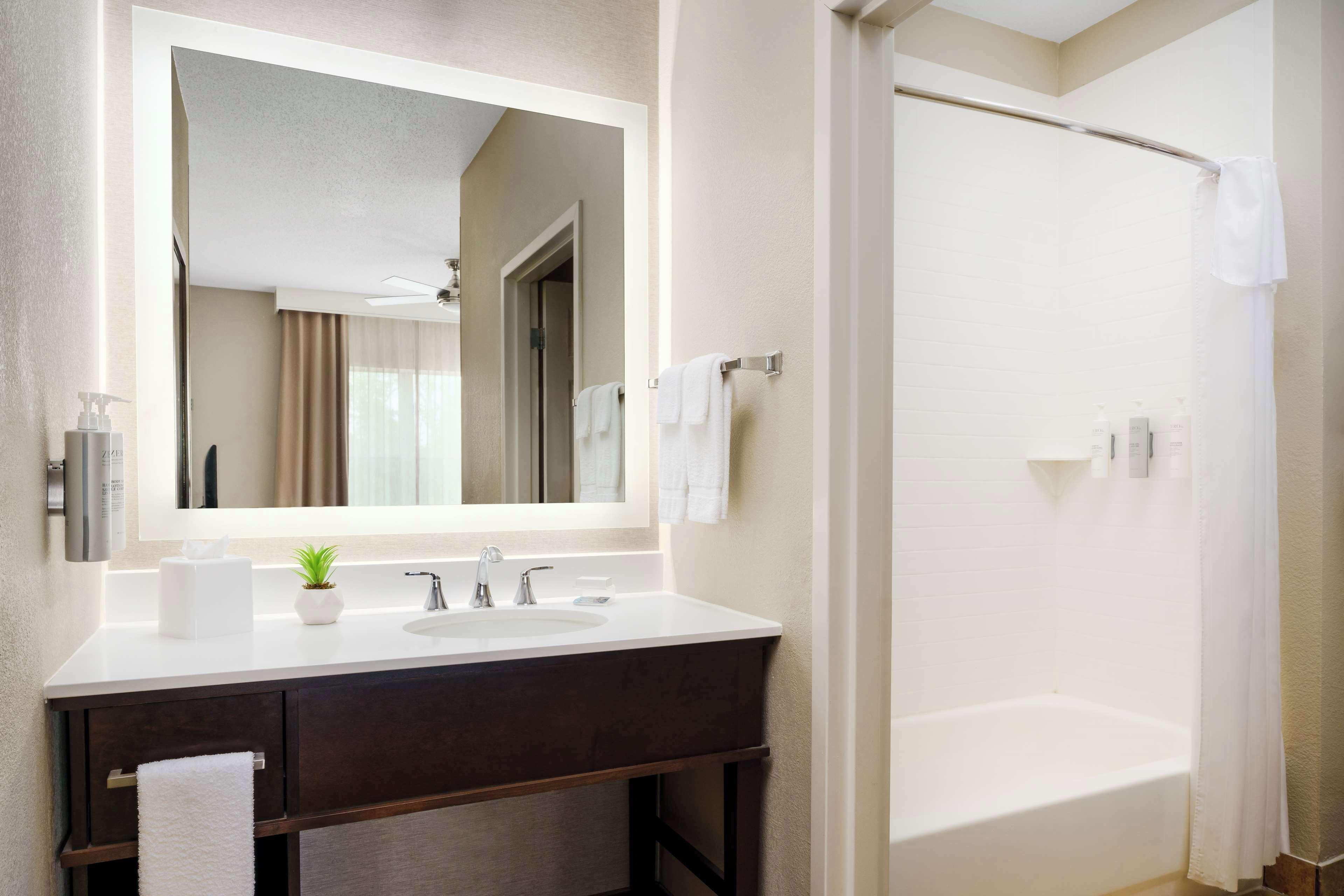 One-Bedroom King Suite Non-Smoking