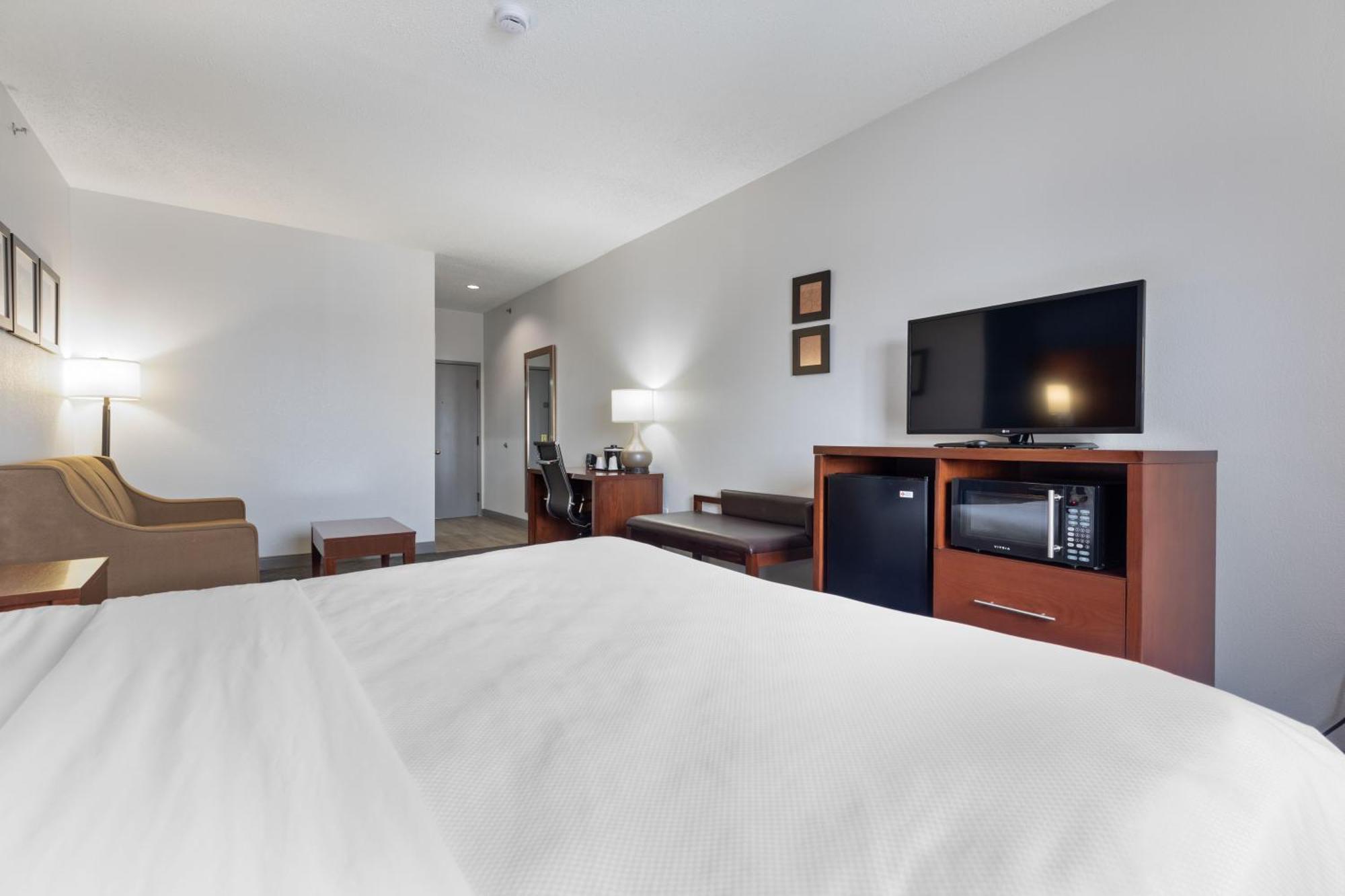 King Suite - Accessible/Non-Smoking