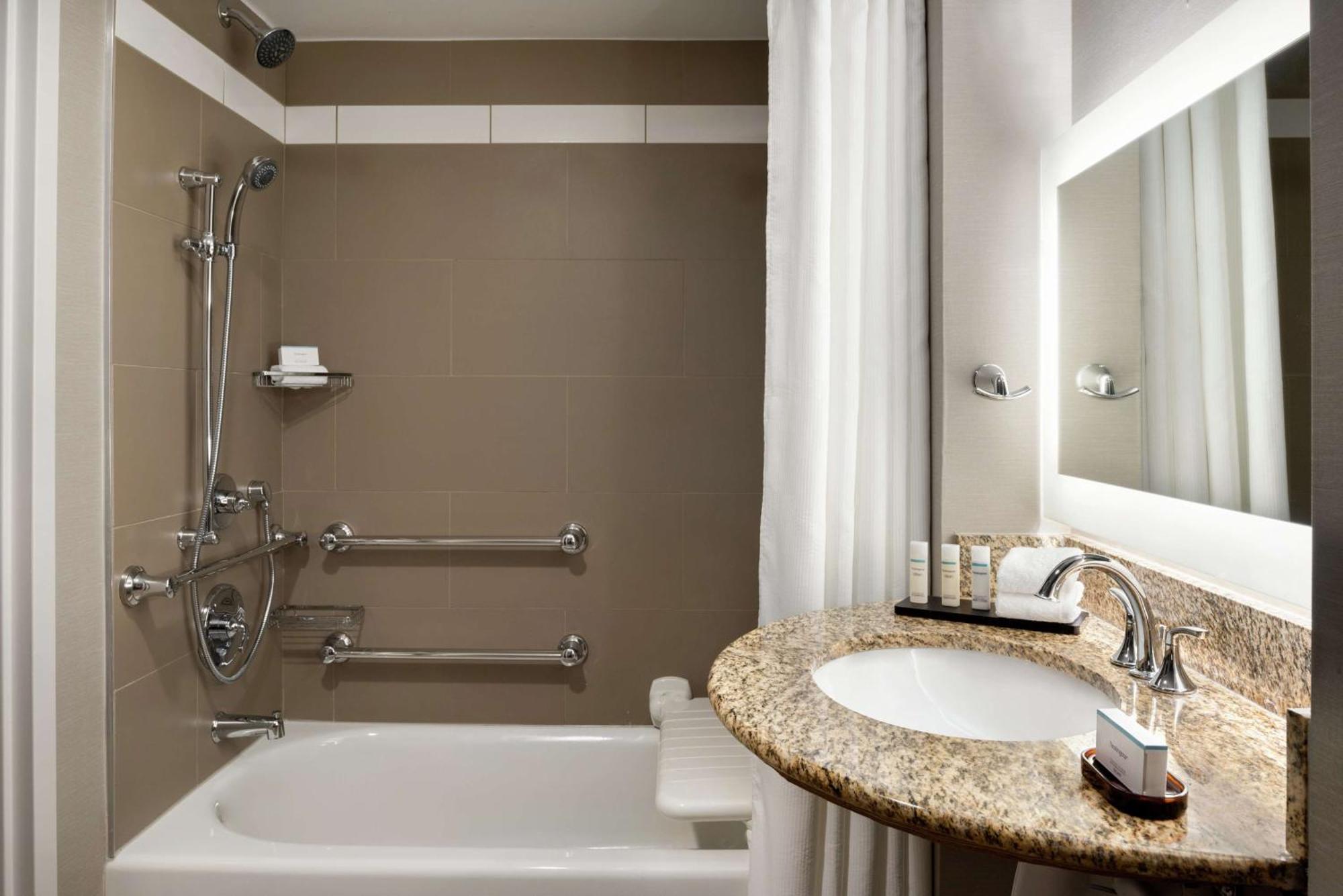 King Suite Accessible Tub Mobility Hearing Access or Non-Smoking