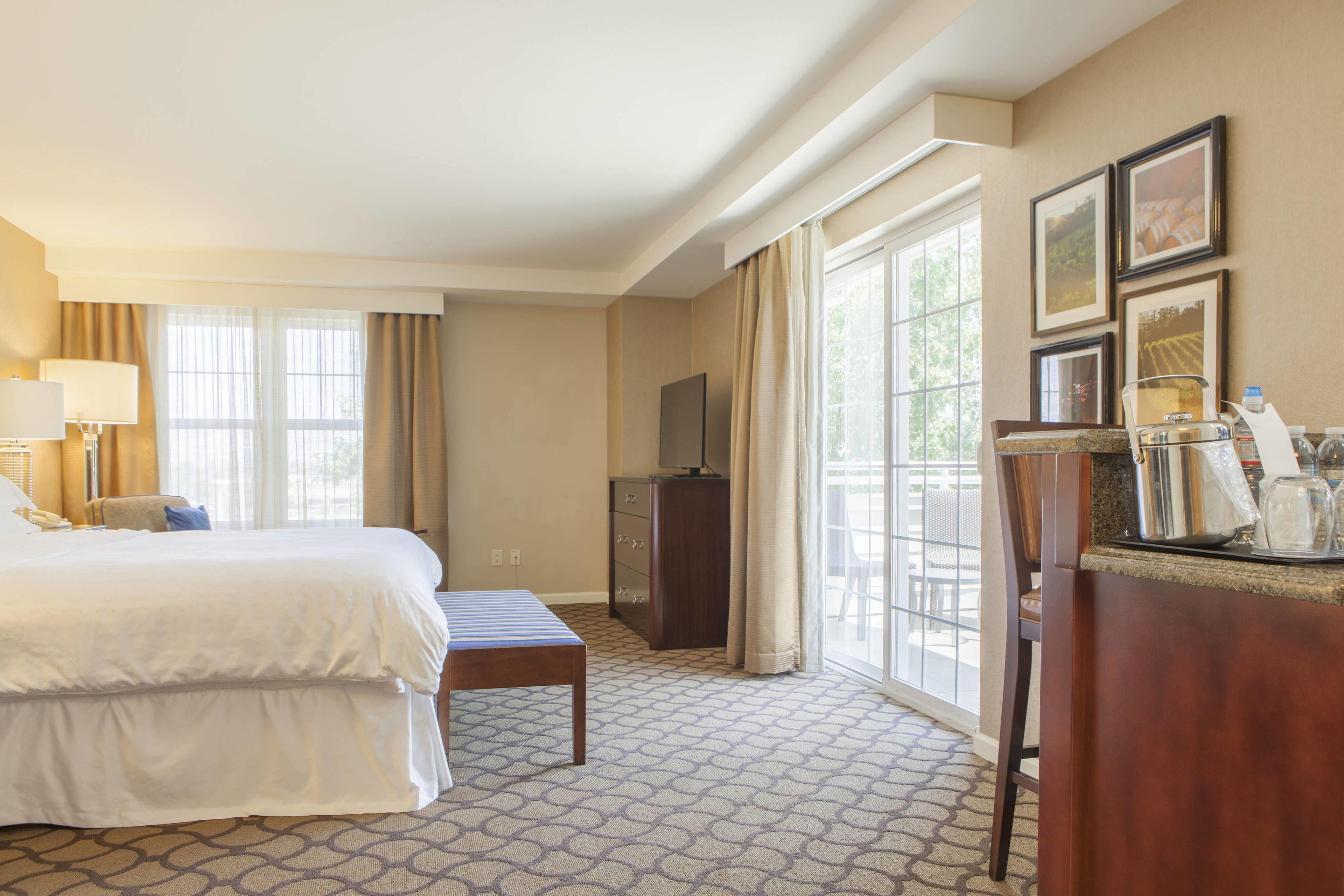 Junior King Suite Marina View