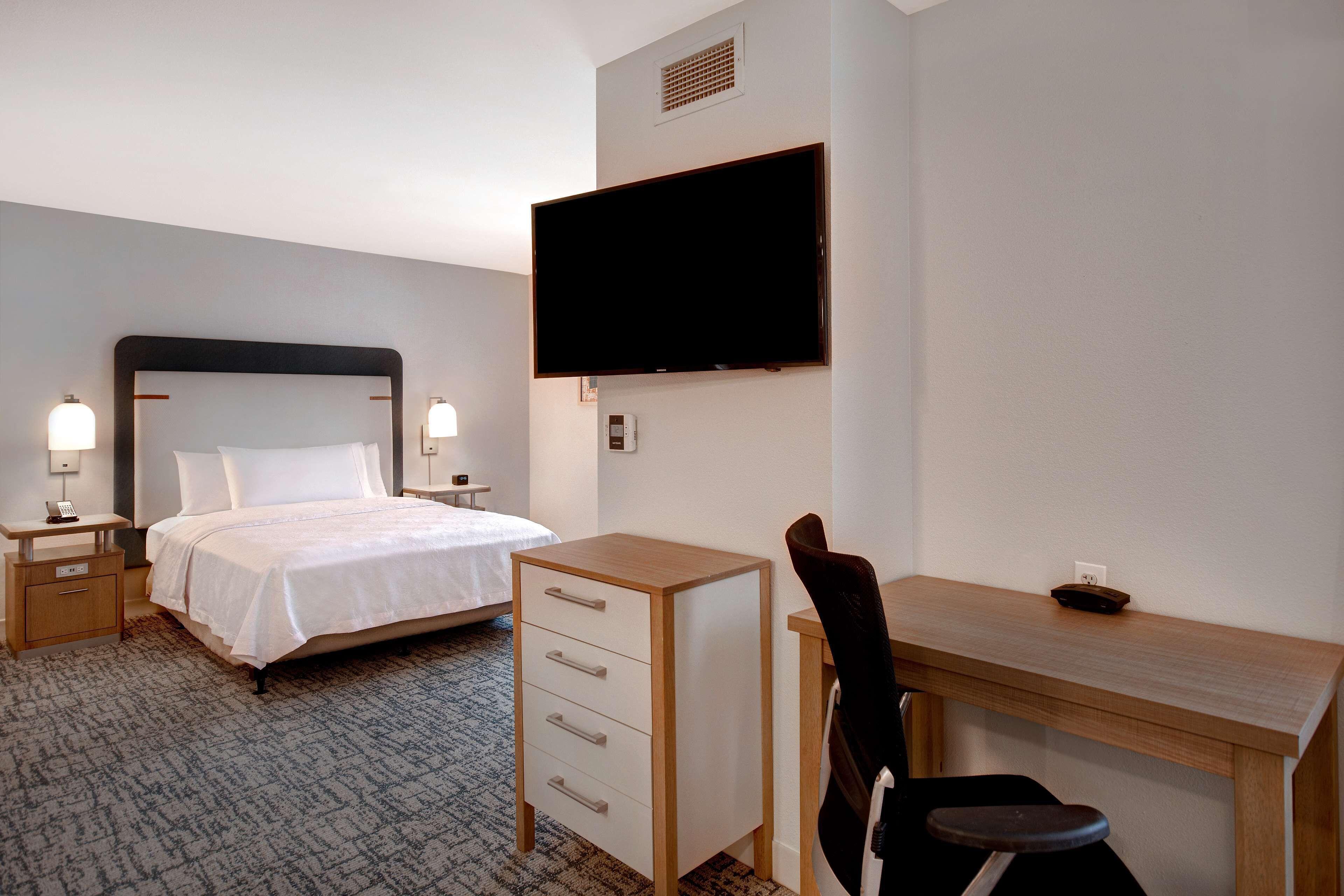 Queen Room Disability Access or Hearing Accessible