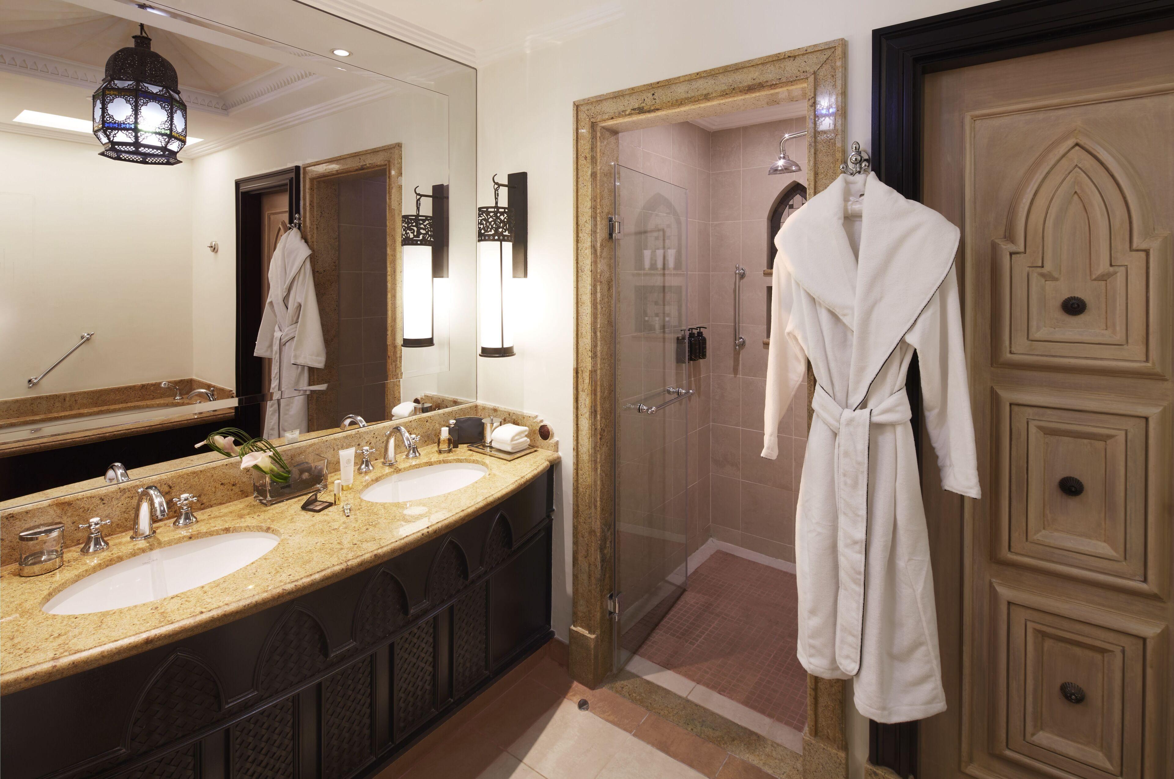 Deluxe Arabian Room