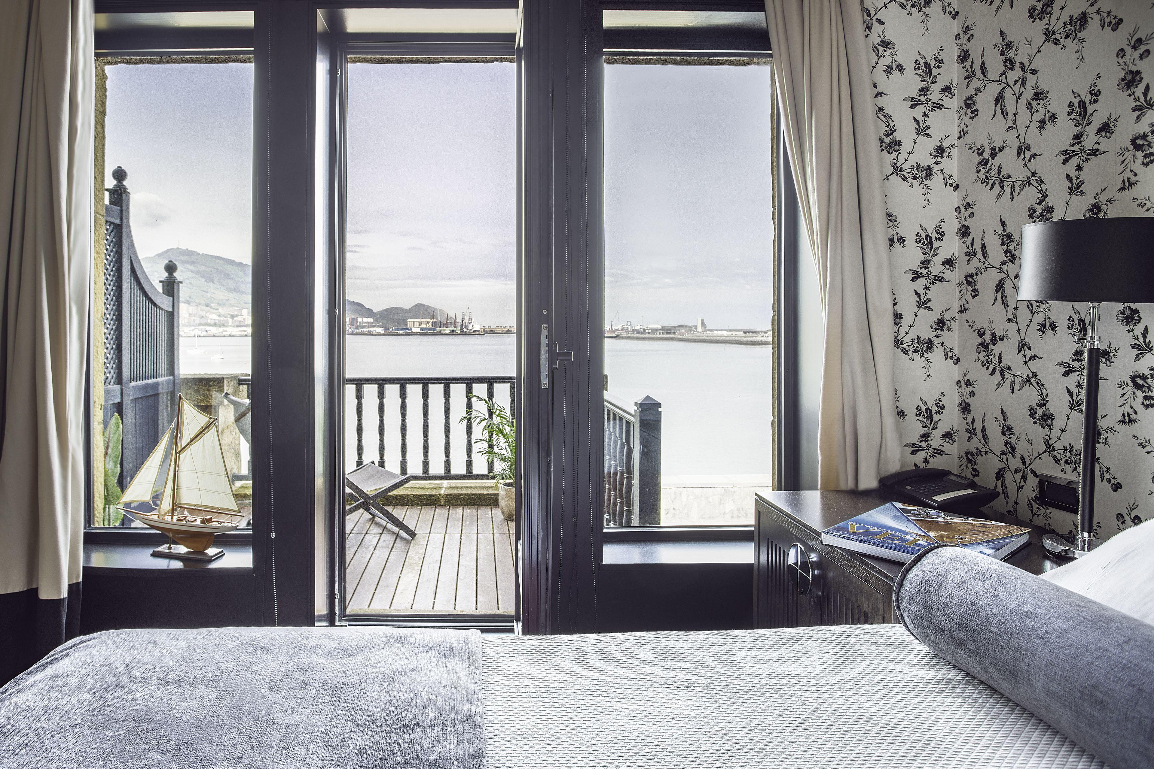 Habitación Doble Deluxe con balcón y vistas al mar