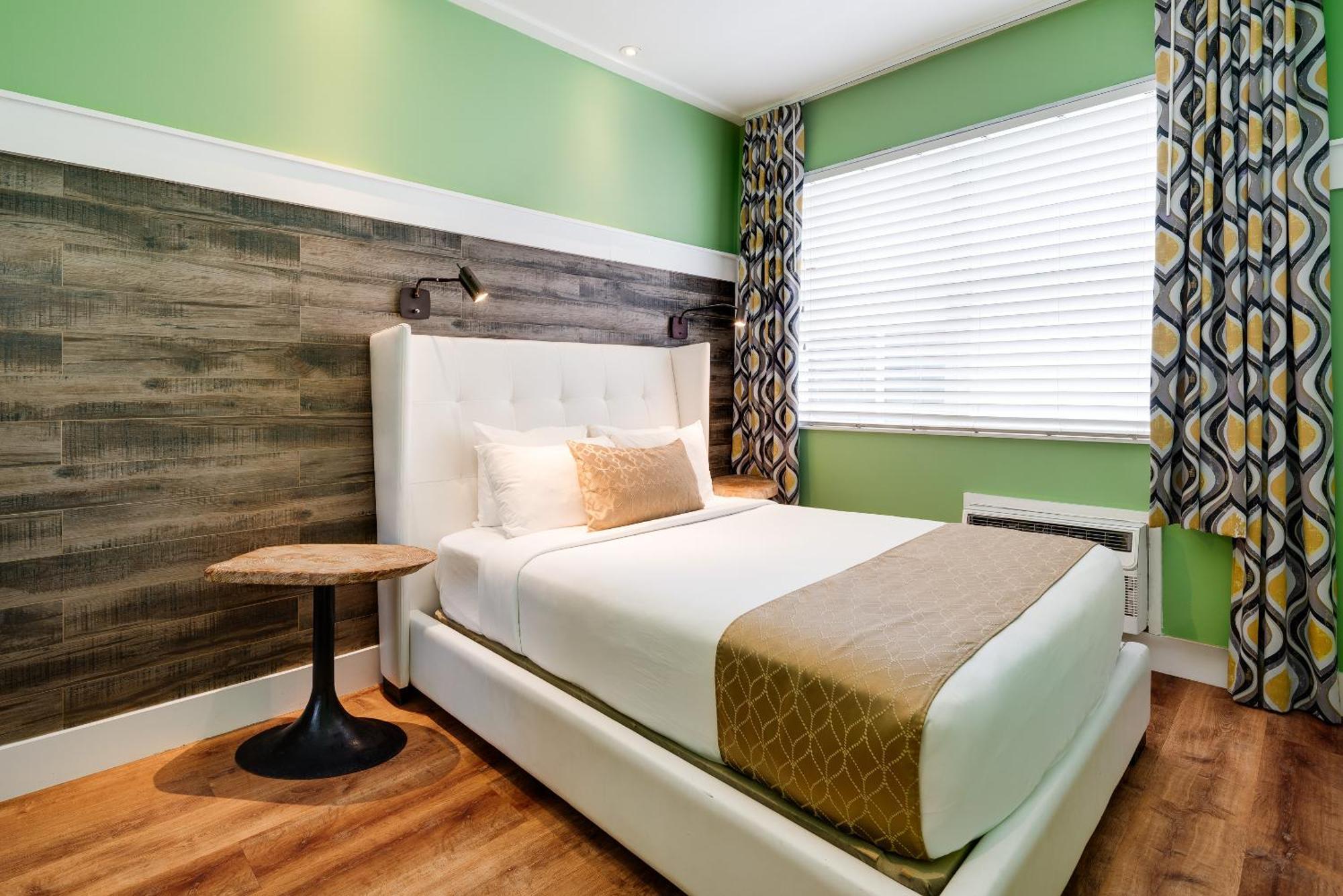 Queen Bedroom