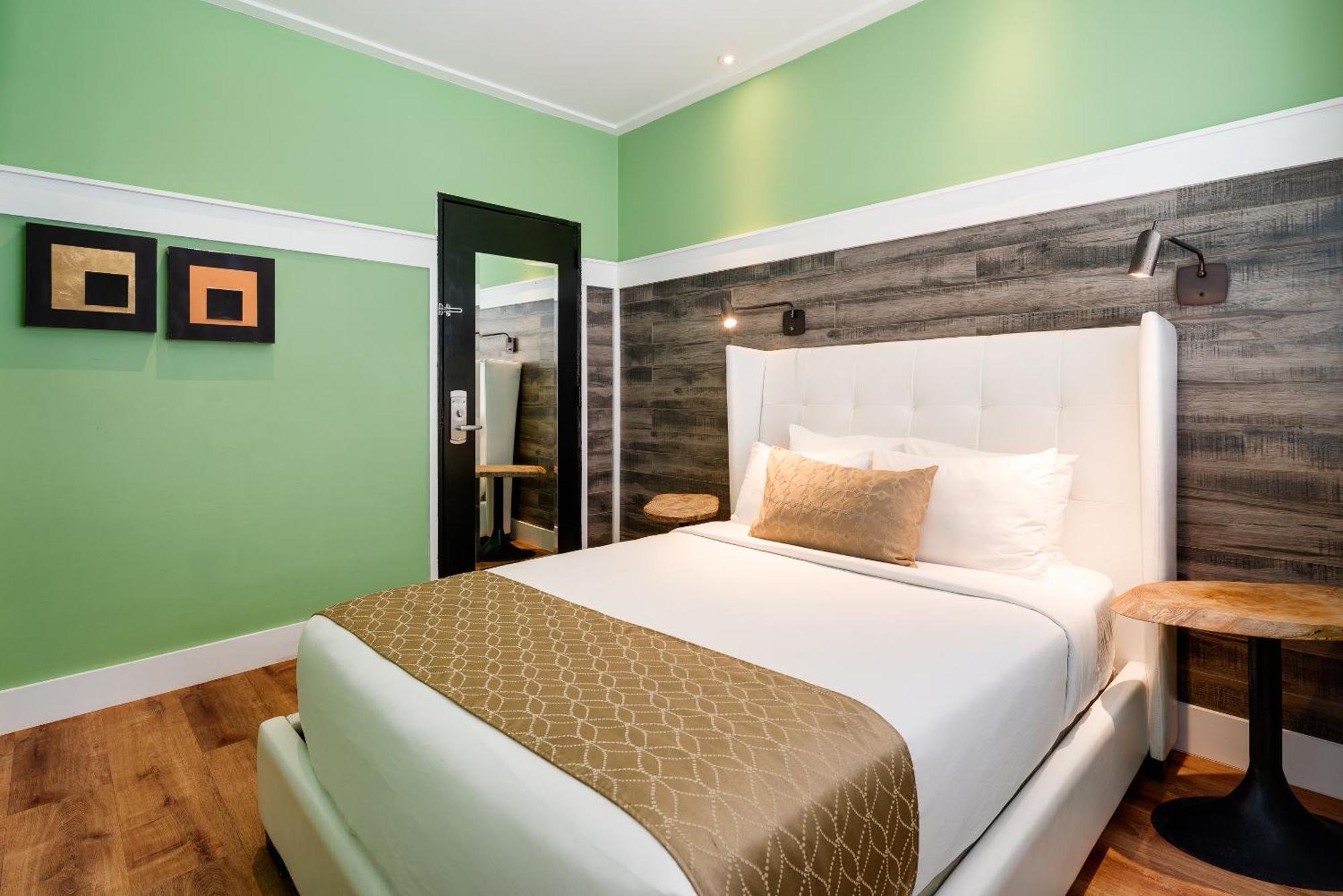 Queen Bedroom