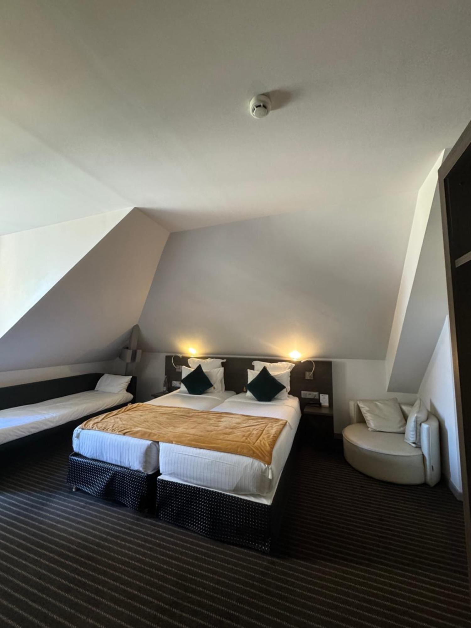 Superior Double Room with Two Single Beds - Non-Smoking,1710600921:JPEG