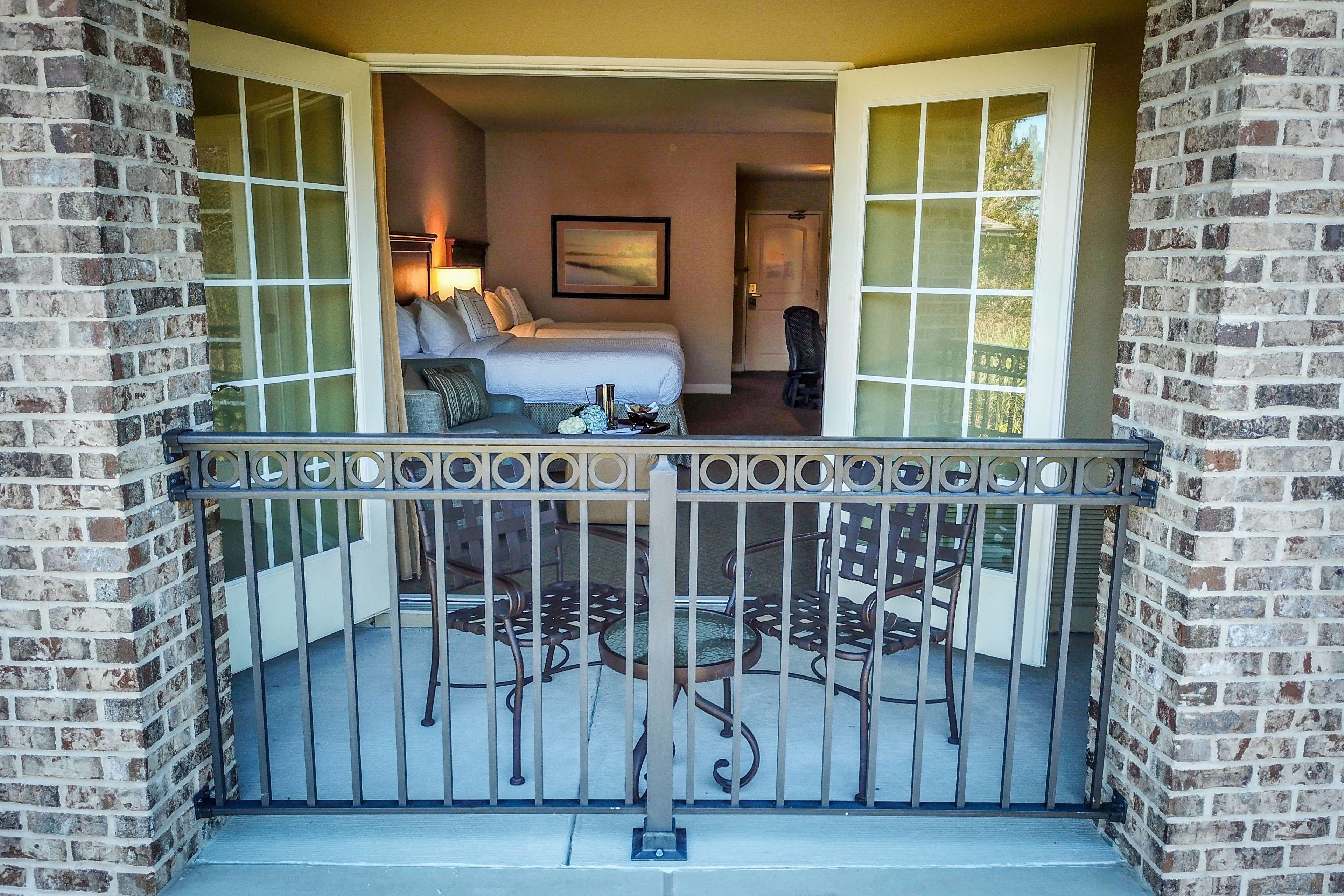 Queen Room Cortyard View Balcony