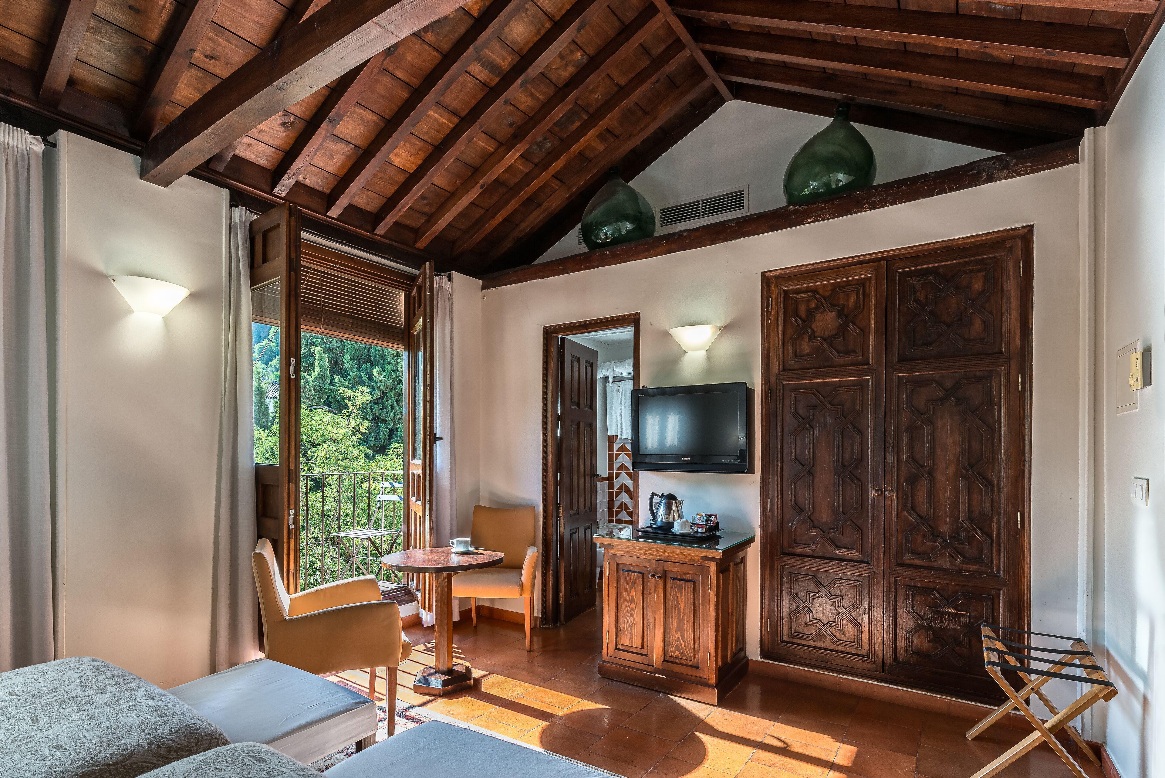 Executive Double or Twin Room lateral Alhambra view