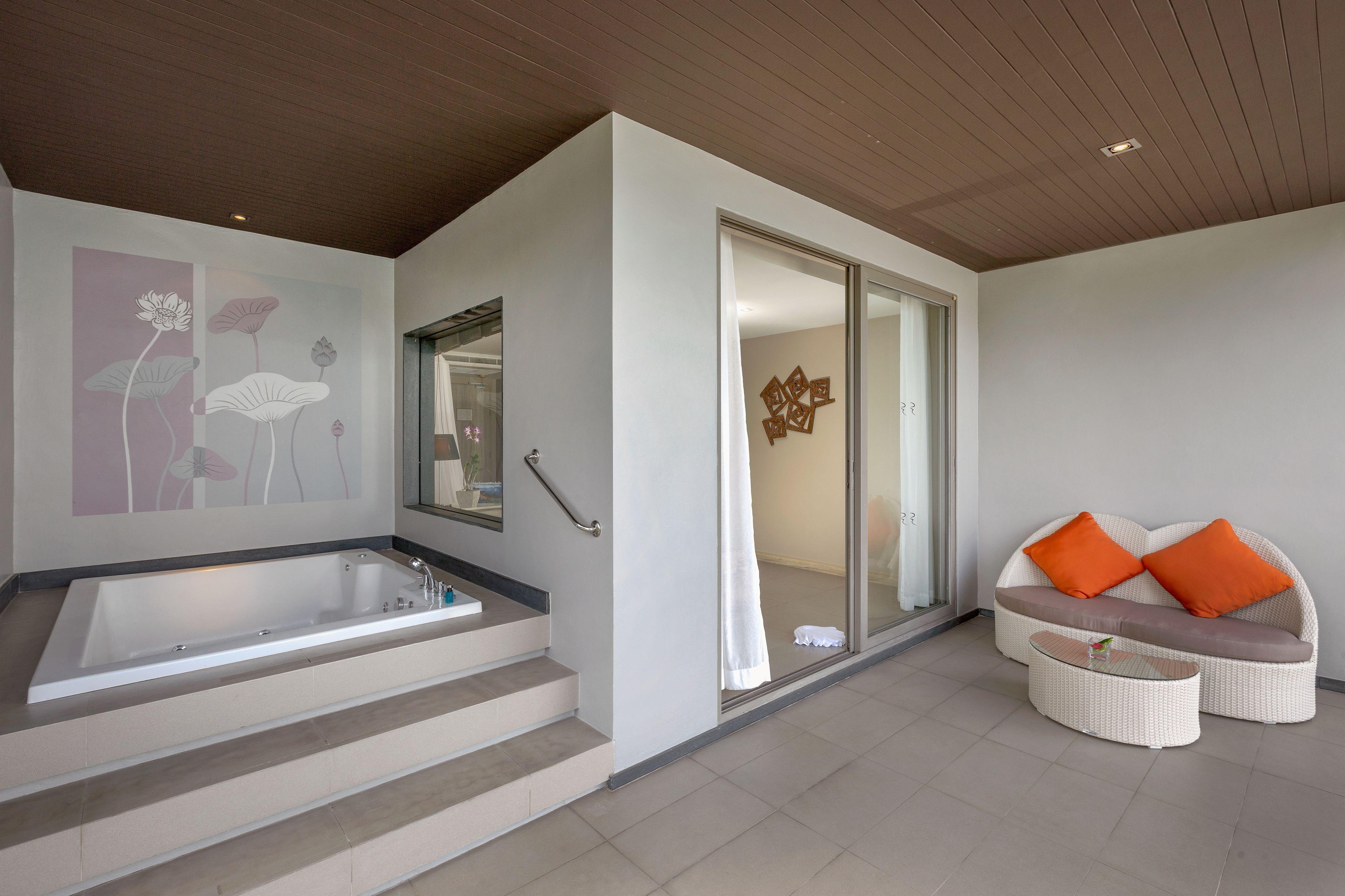 Sea View Jacuzzi Romance Suite