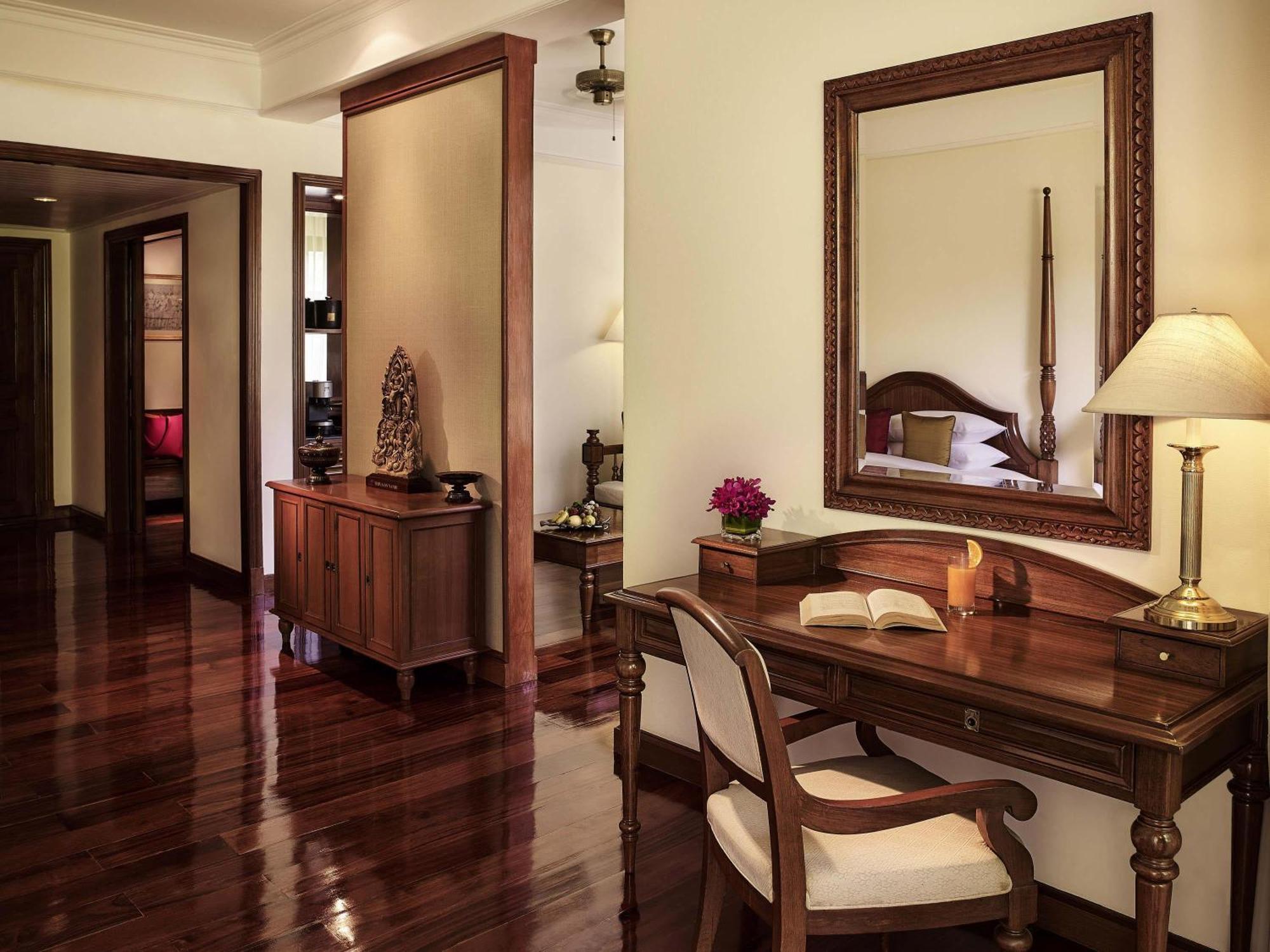 Junior King Suite with Club Access