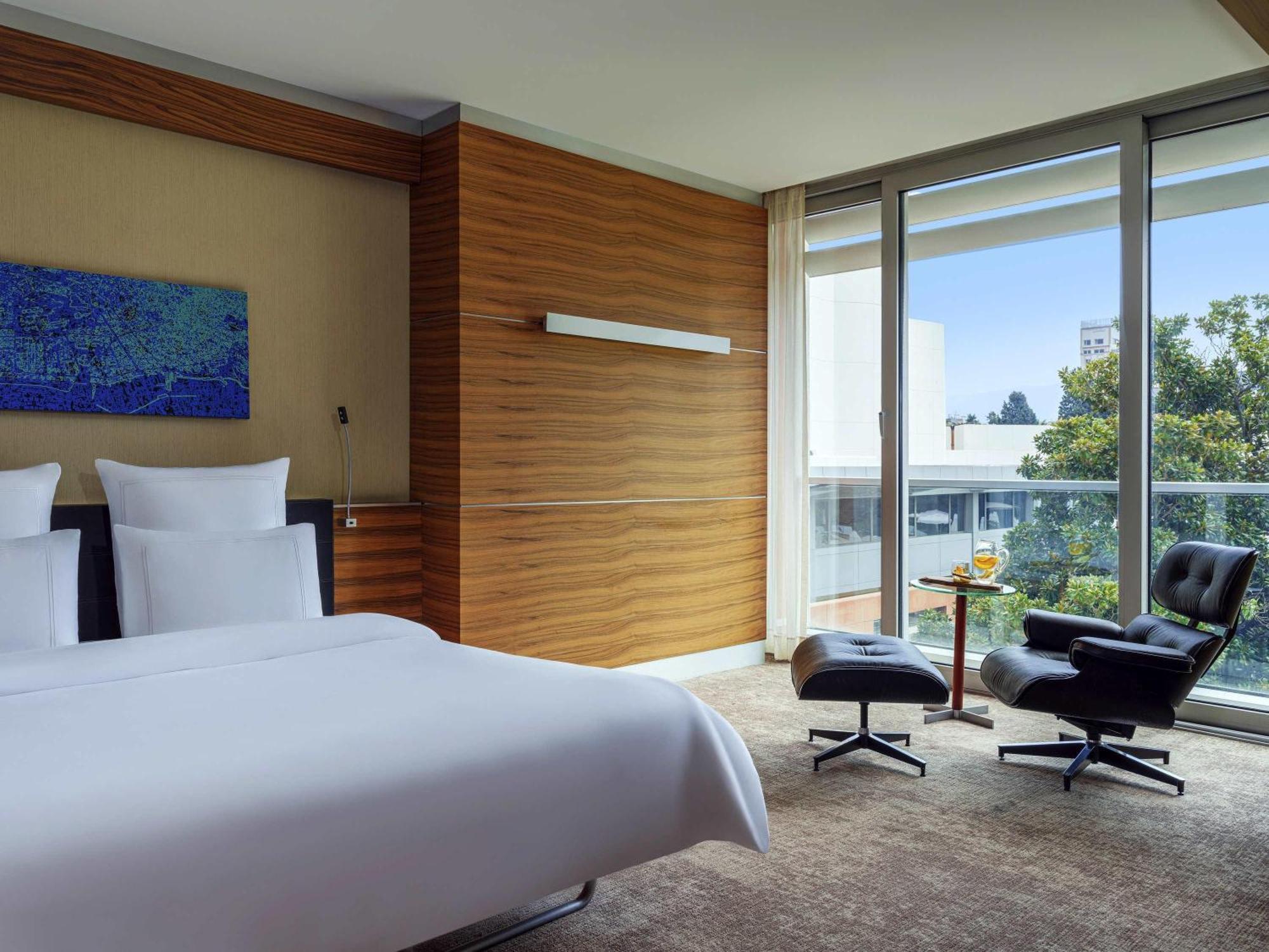 Business Suite with Garden view,1722894897:JPEG