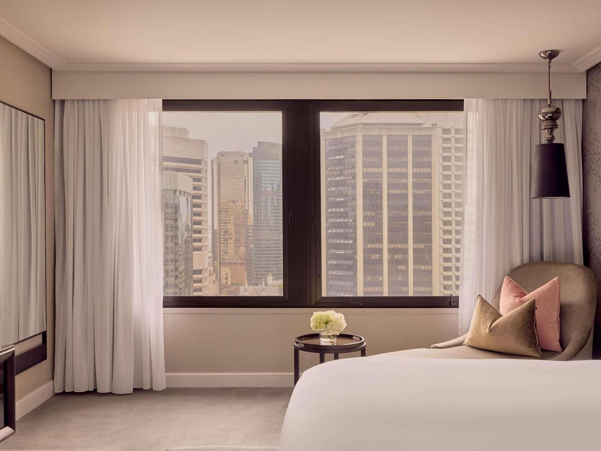 PREMIER SUITE King Bed Separate Lounge City View Premium Bath,1717013225:JPEG