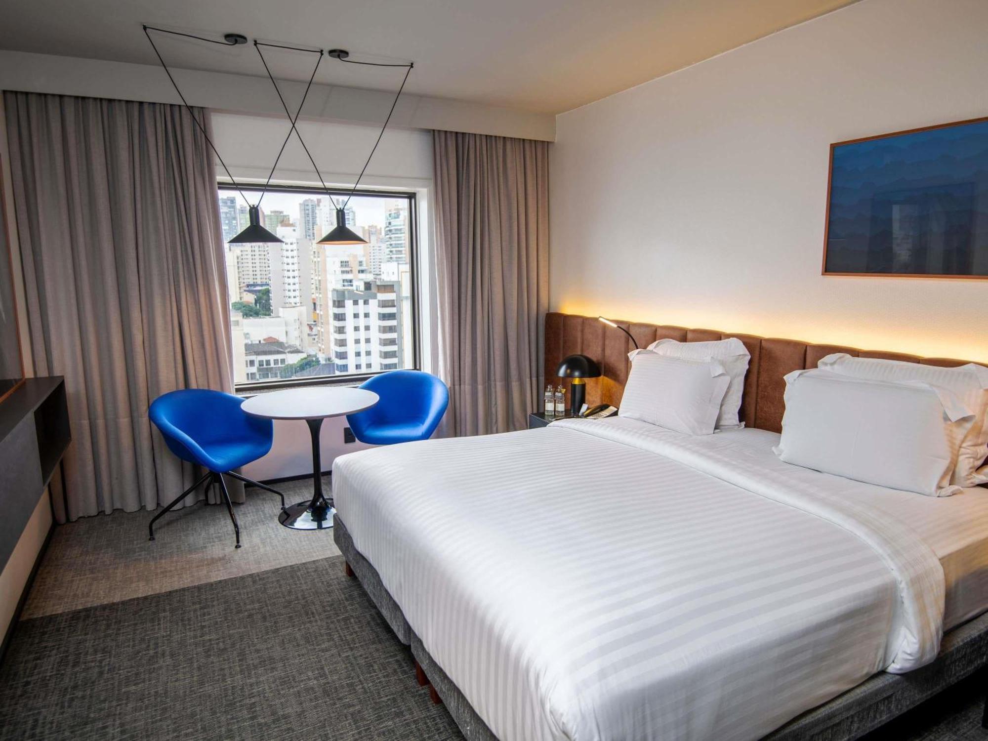 Habitación Premium Deluxe con cama grande y vistas a la ciudad
