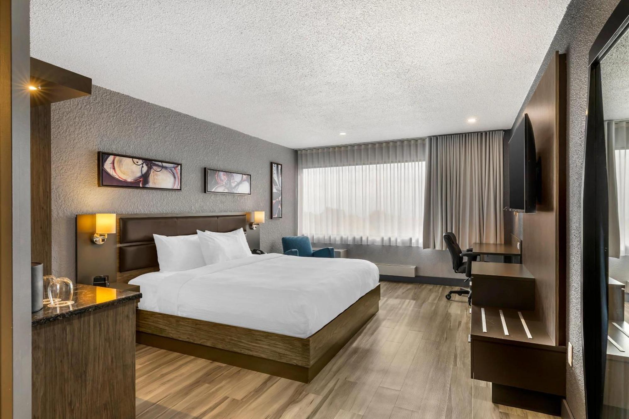 Deluxe King Room