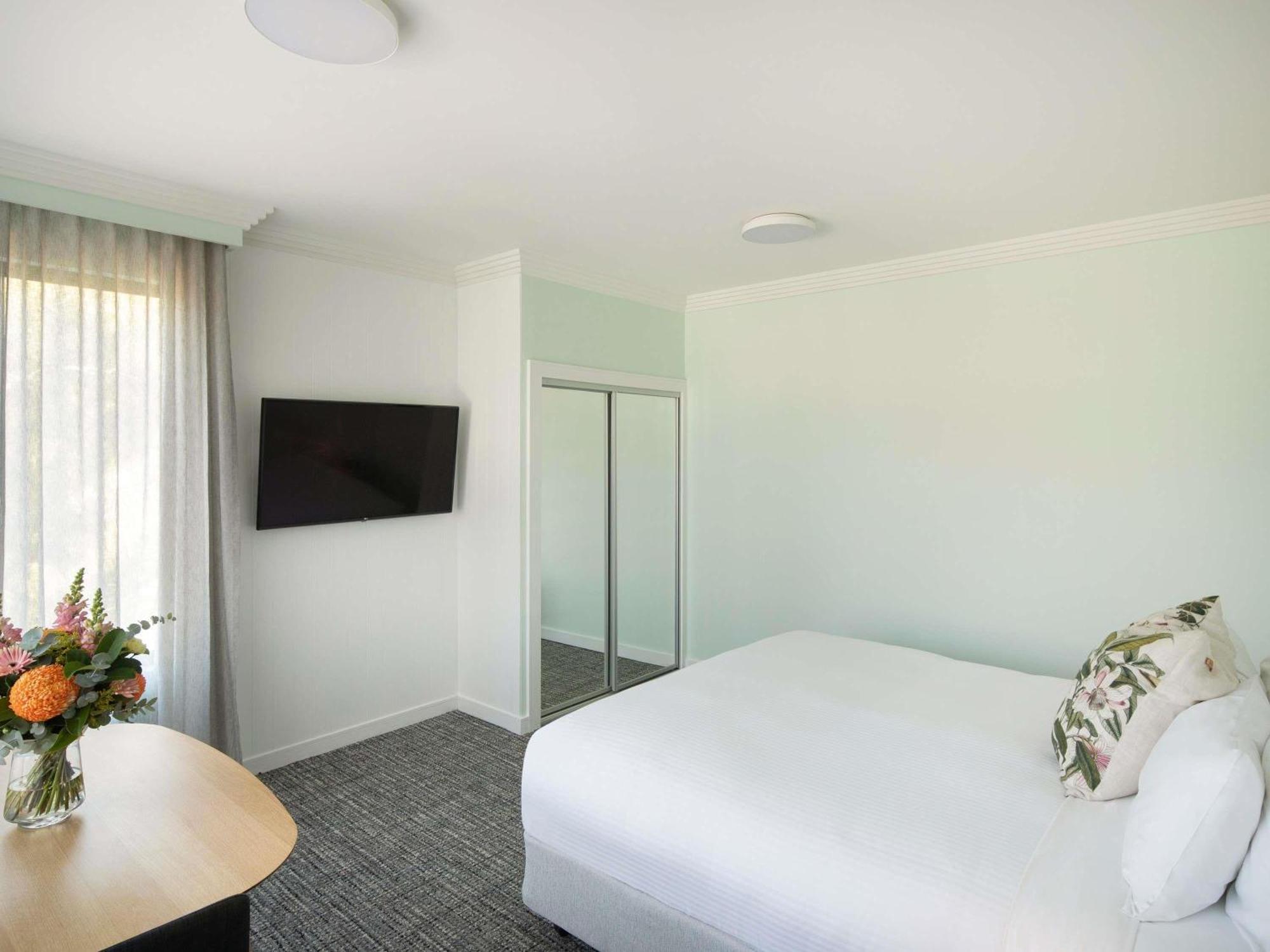 Accessible Superior Room One King Bed