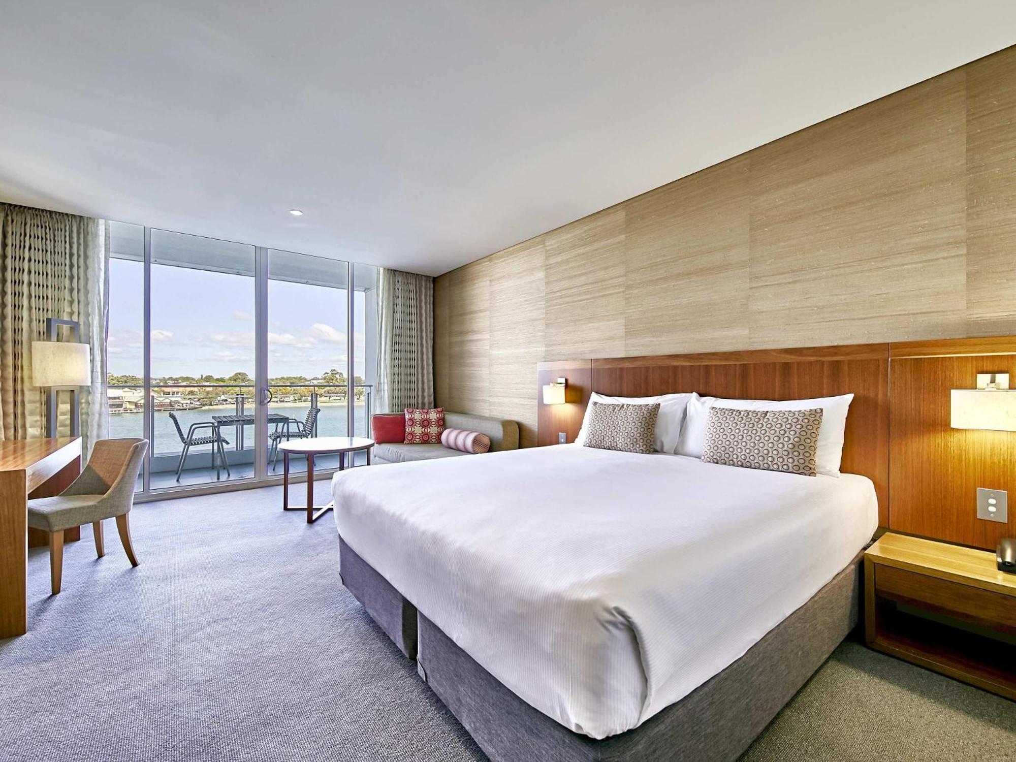 Superior King Room Water View