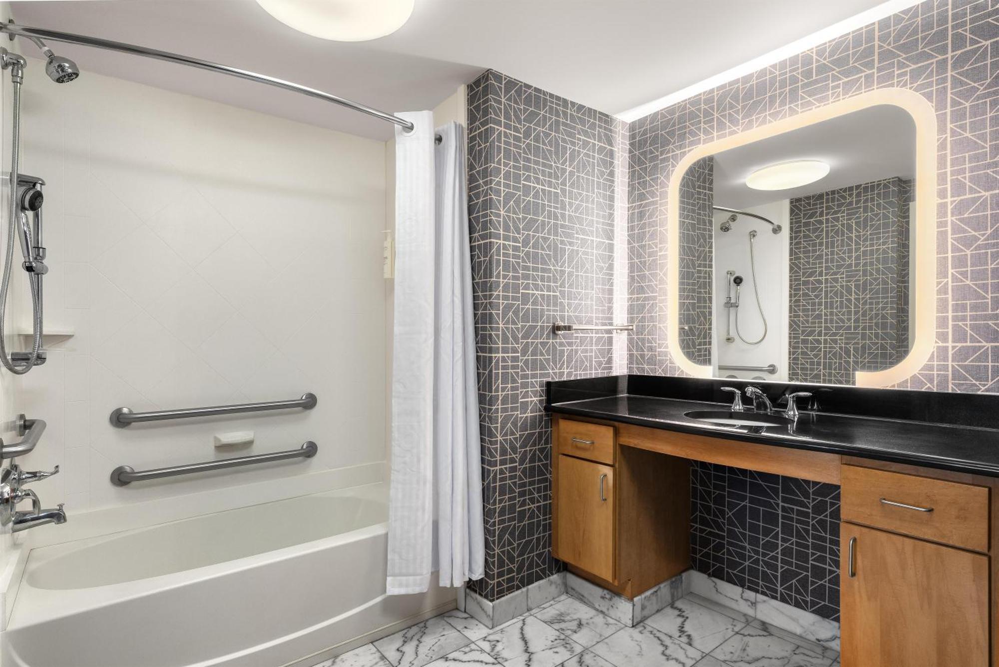 King Suite Accessible Tub Mobility Hearing Access or Non-Smoking