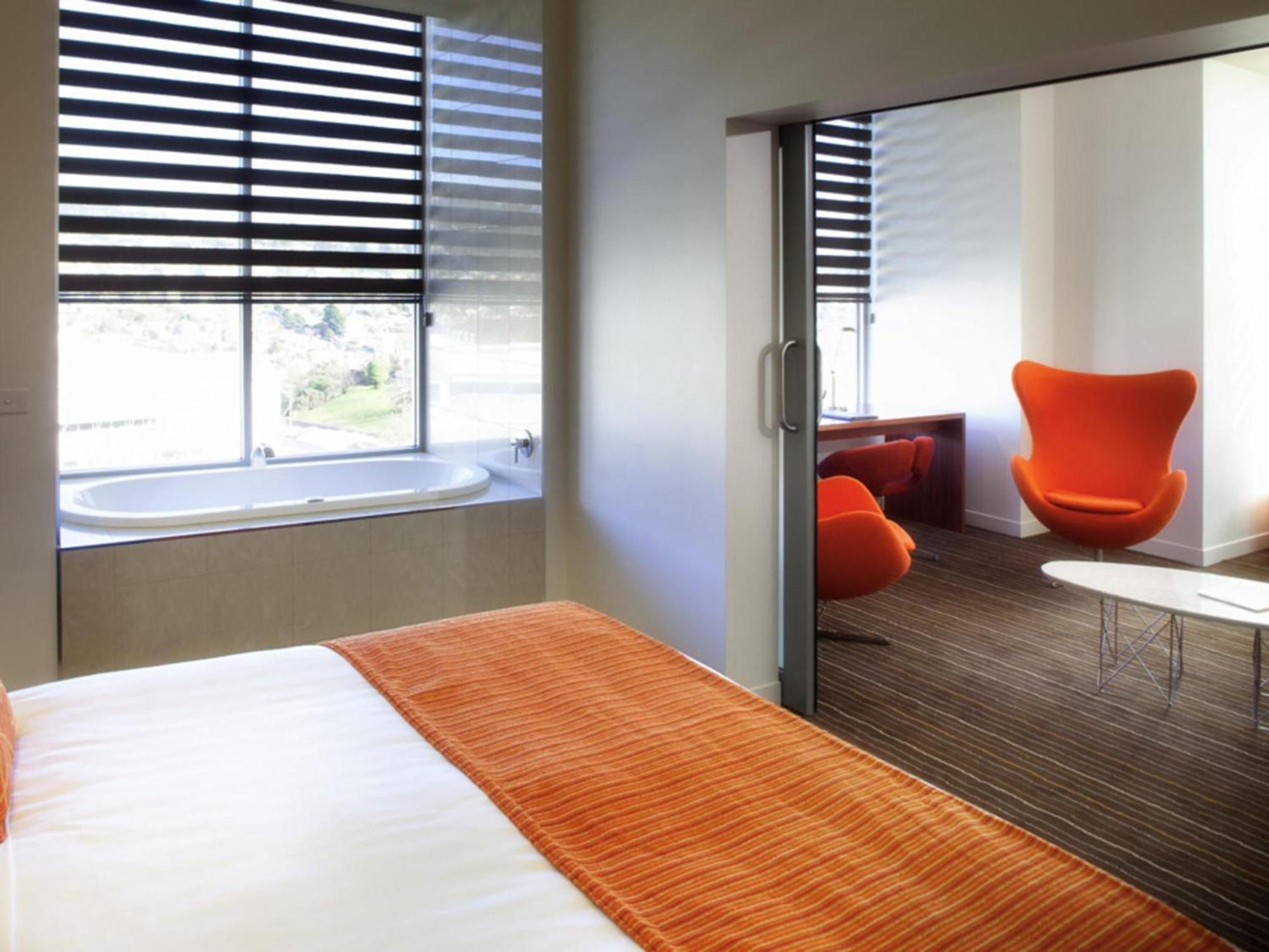 One-Bedroom Apartment Spa