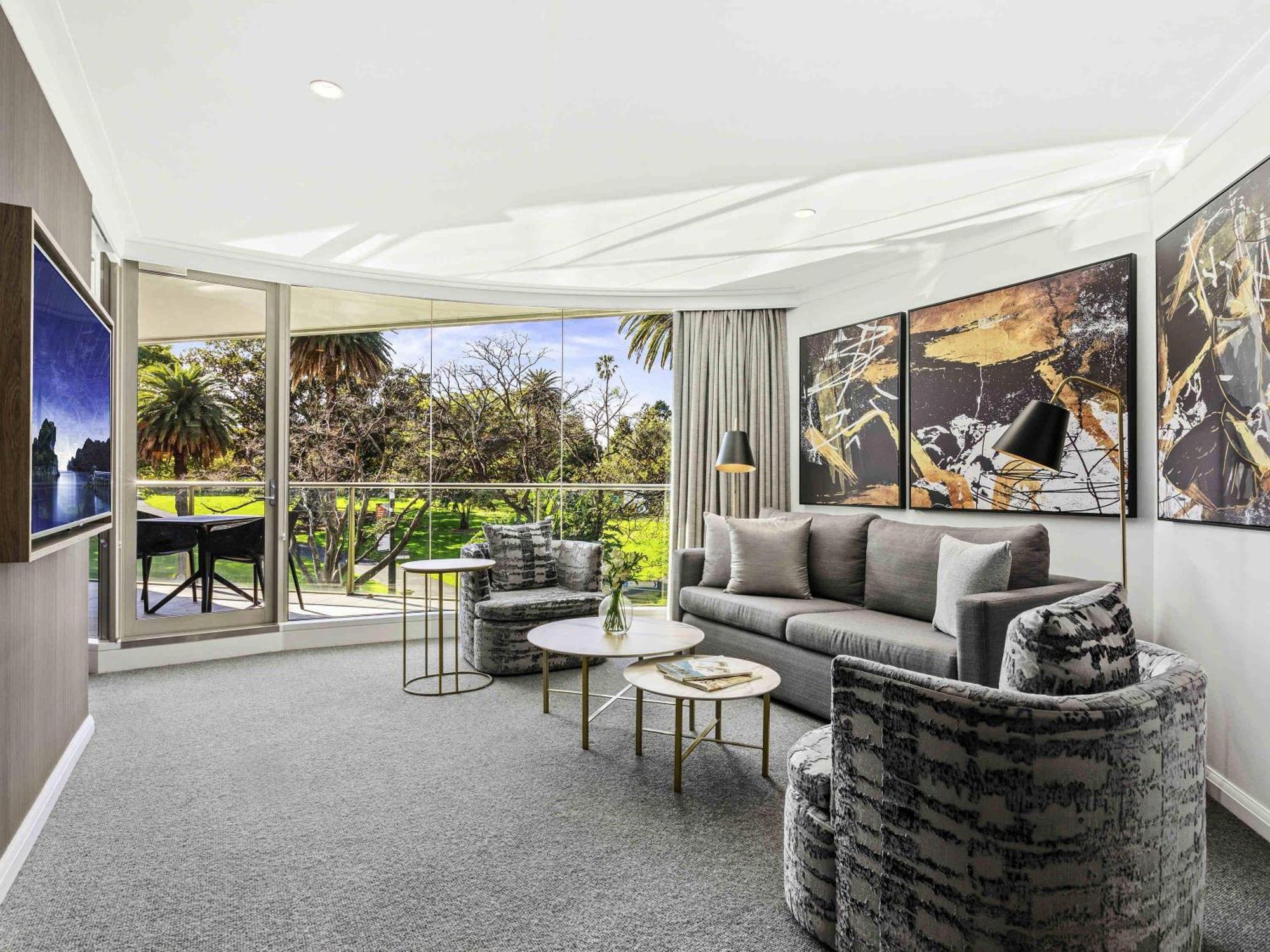 Deluxe One-Bedroom Apartment Garden View