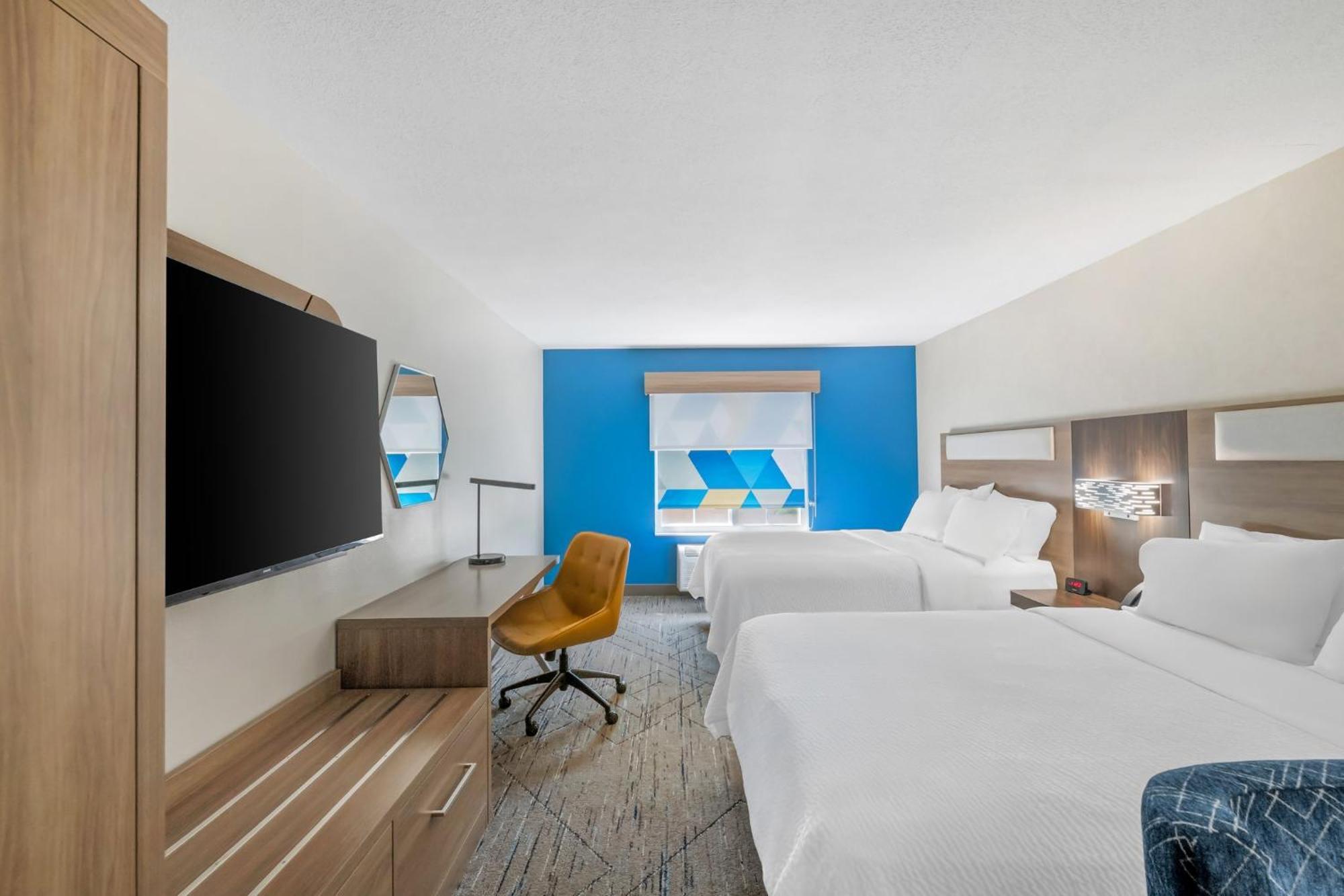 Queen Suite with Two Queen Beds