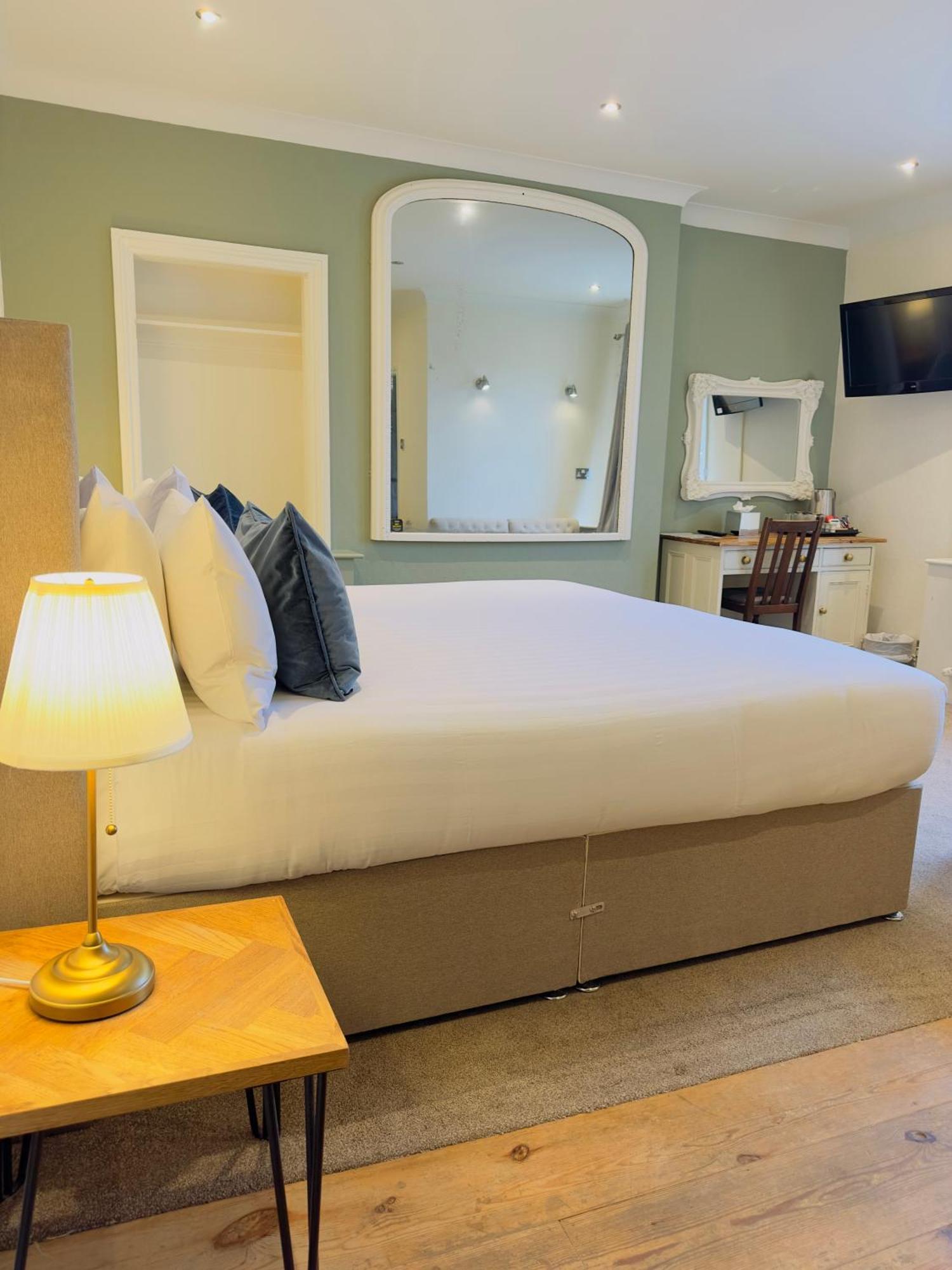 Superior King Room