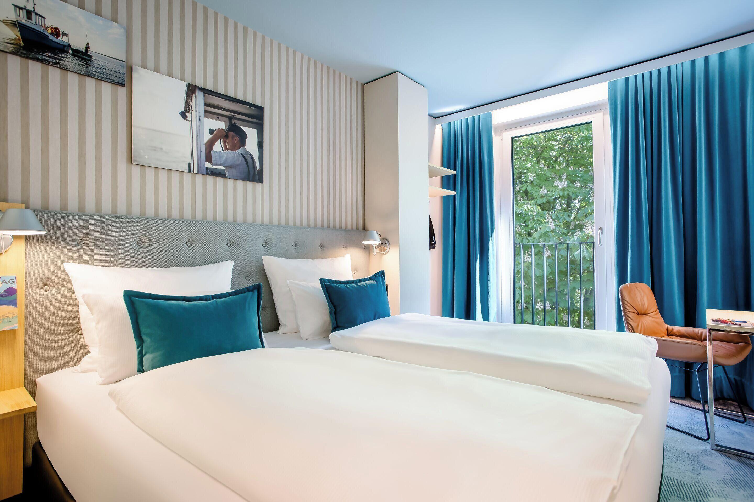 Room Queen Size Bed