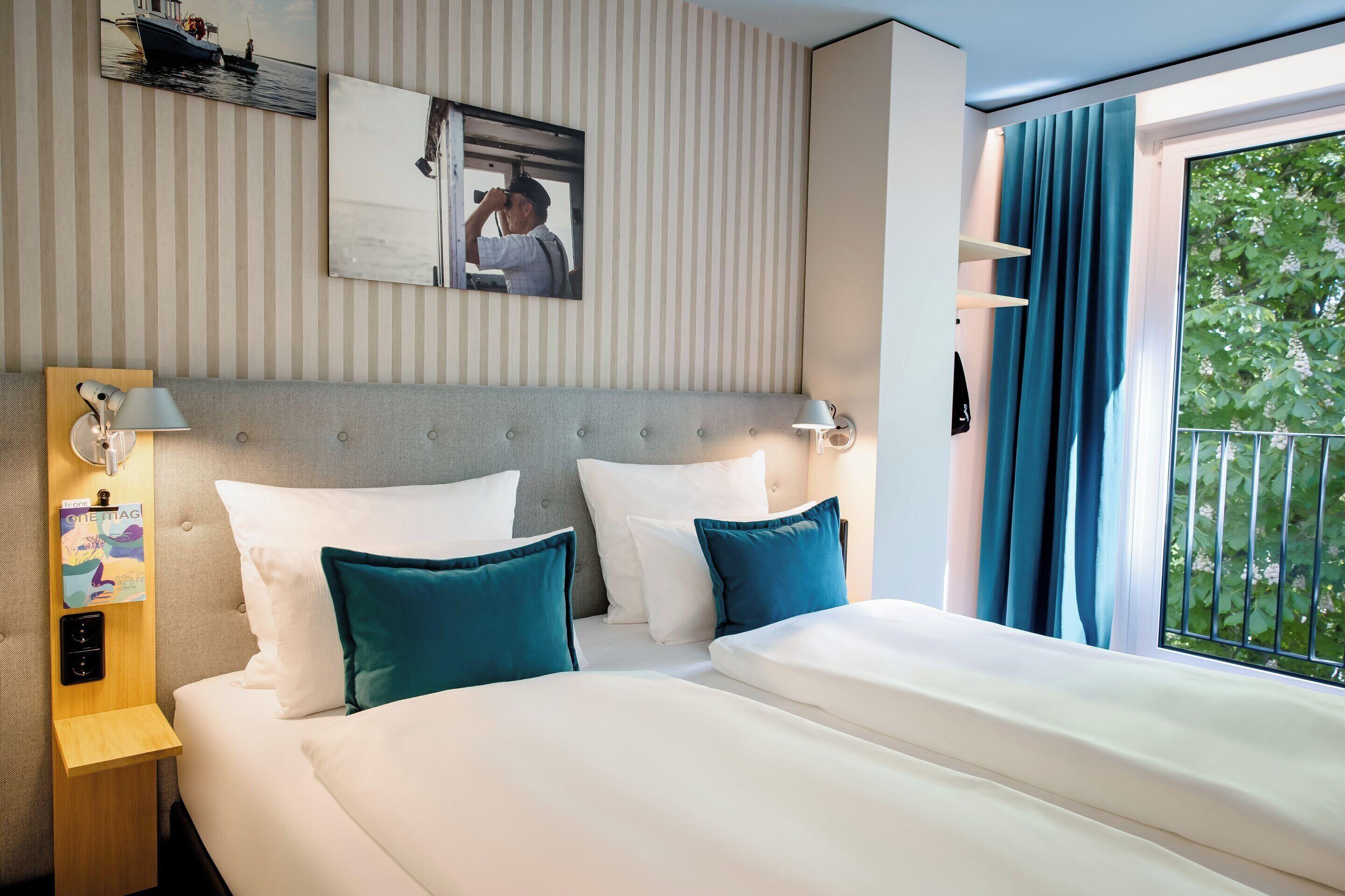 Room Queen Size Bed