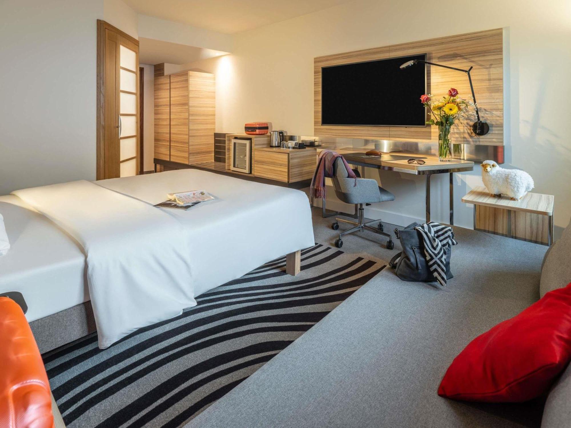 Executive Room,1722898658:JPEG