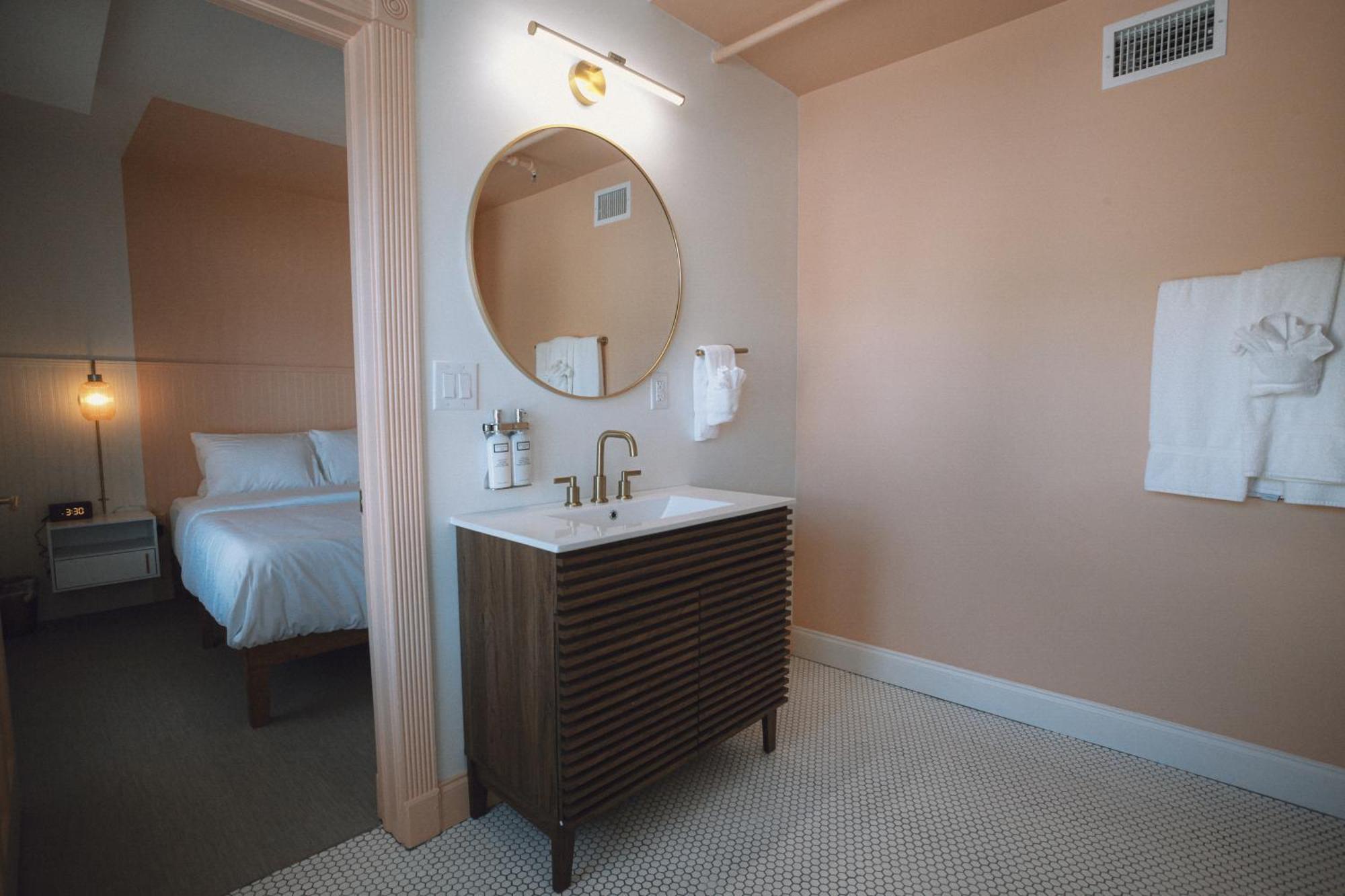 Standard Queen Room