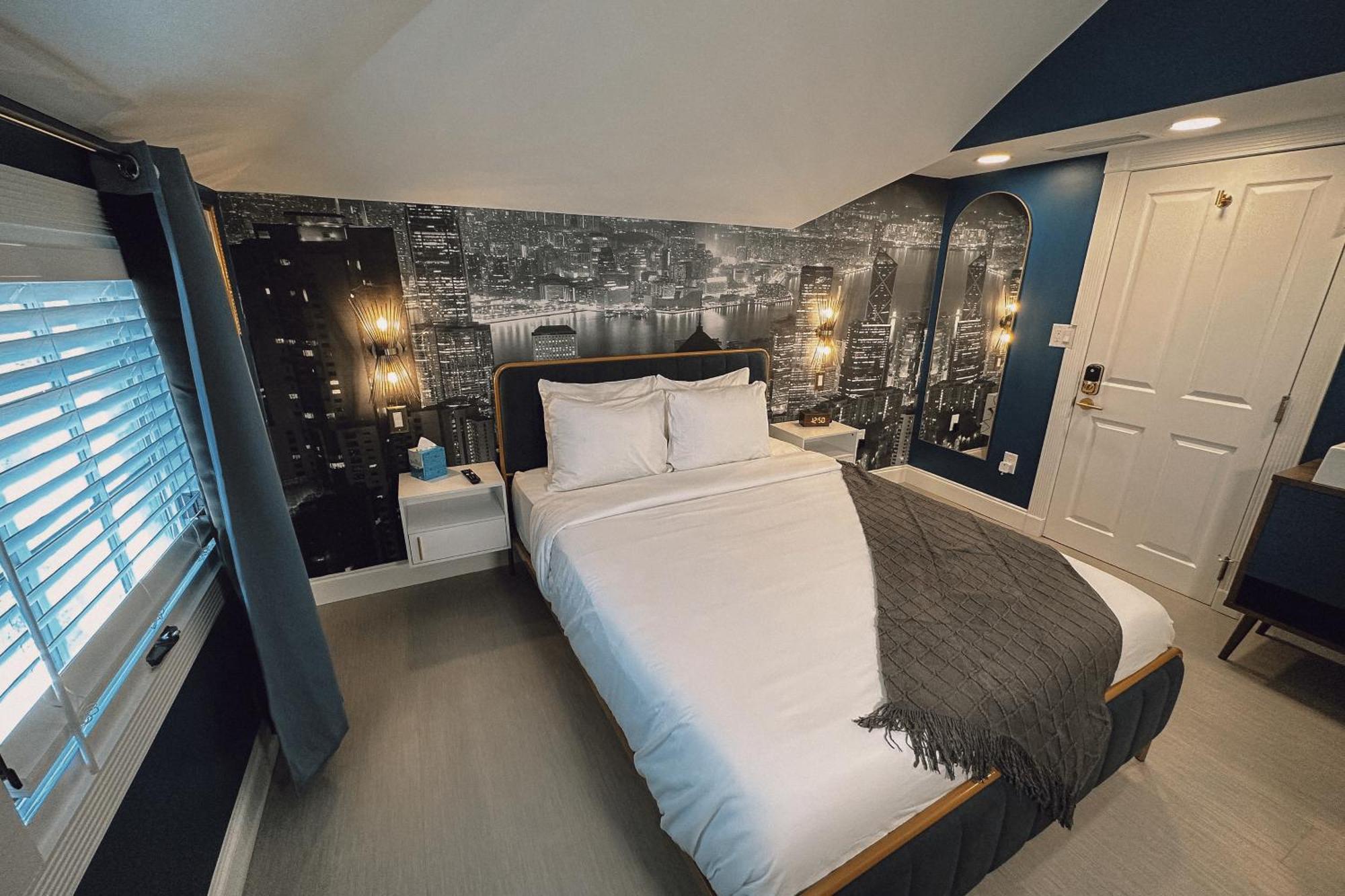 Standard Queen Room